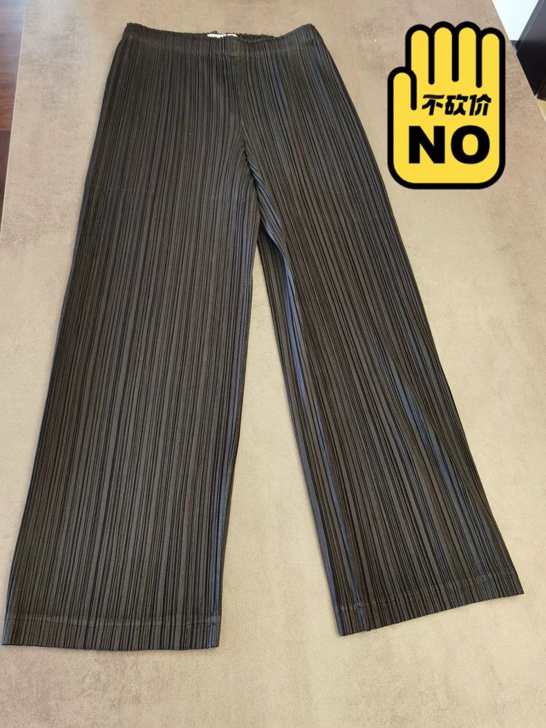 Issey Miyake Issey Miyake size:3 Black pleated trousers Size 22" - 2 Thumbnail