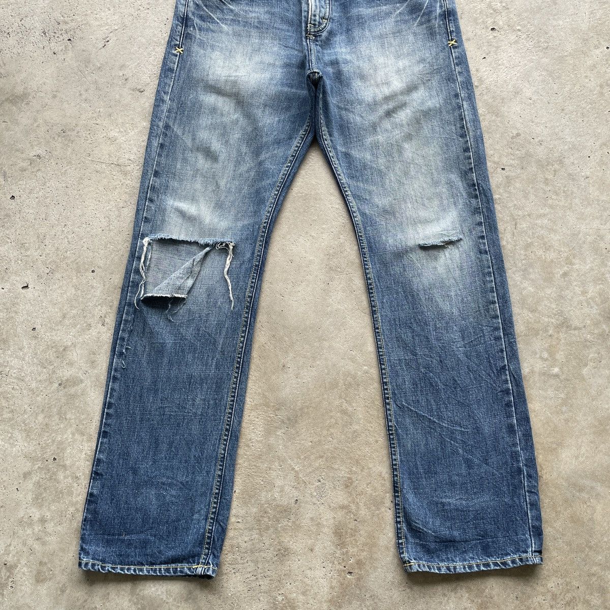 Japanese Brand Vintage Lee Japan Ripped Faded Distressed Jeans Pants W33 Size US 33 - 4 Thumbnail