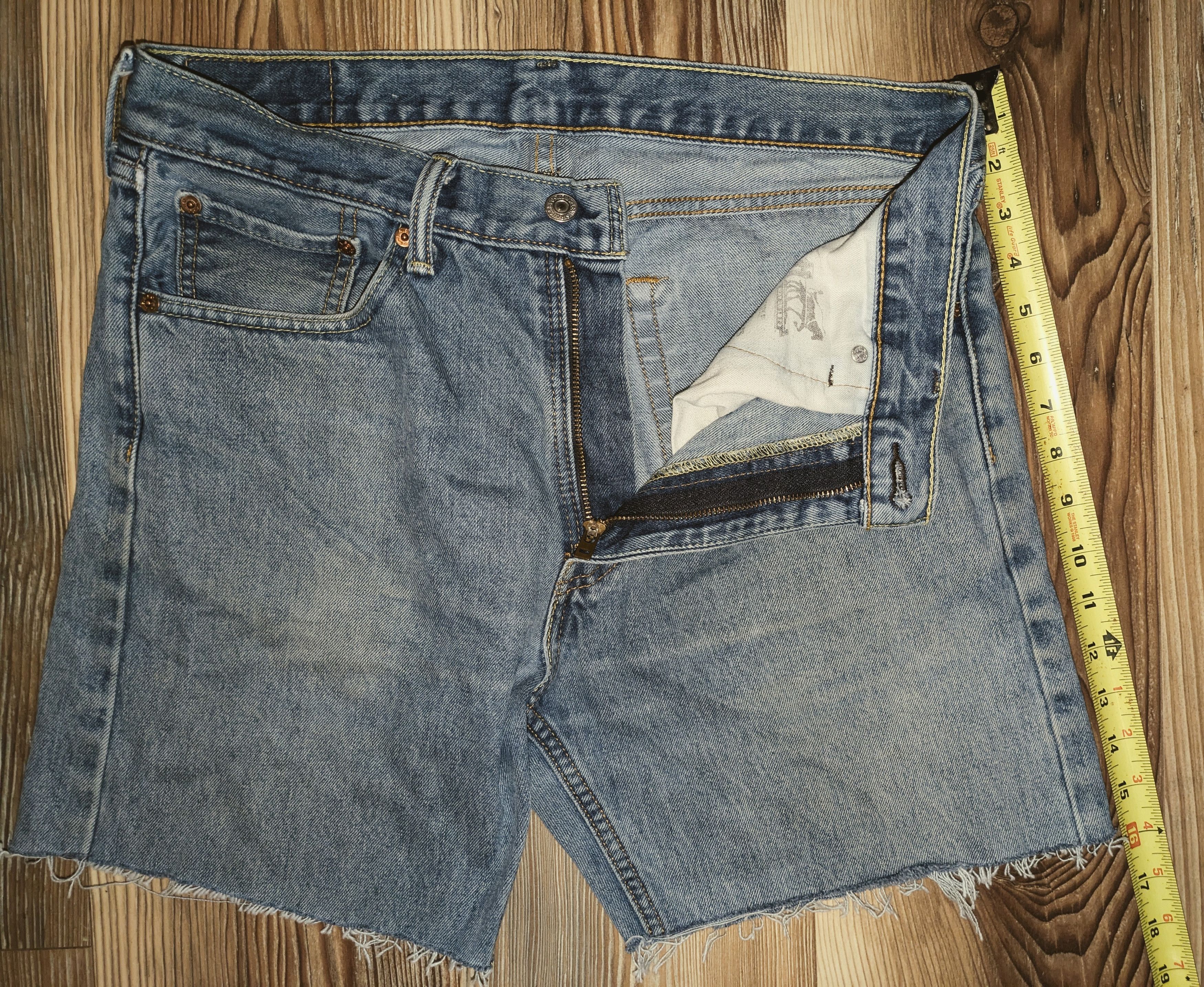 Levi's Tastefully Short Jorts Size US 33 - 4 Thumbnail