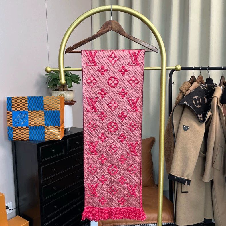 Louis Vuitton Louis Vuitton Red full print scarf Size ONE SIZE - 1 Thumbnail