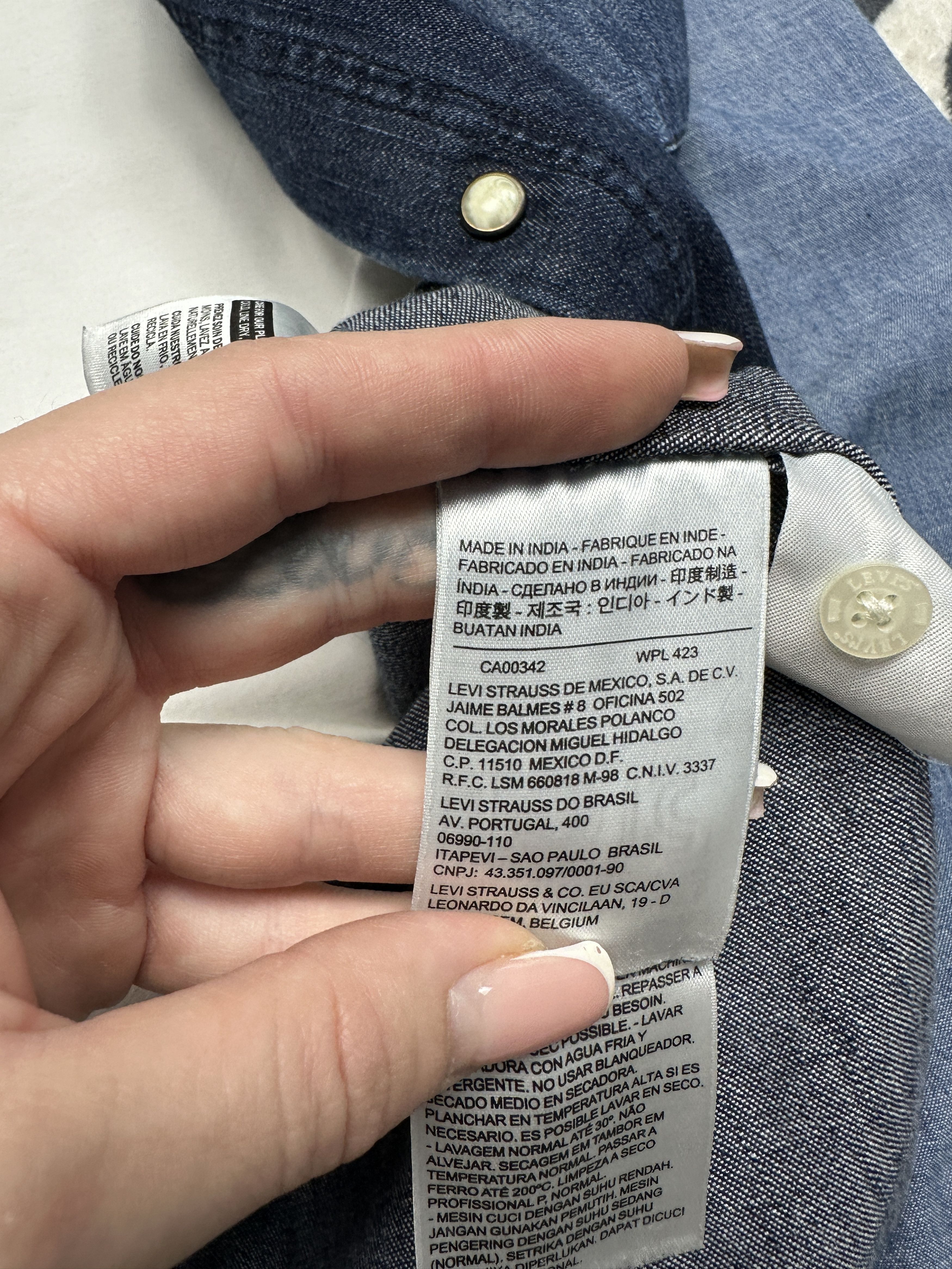 Levi's Levi's Mens Denim Shirt Jeans Y2K Size US S / EU 44-46 / 1 - 5 Thumbnail