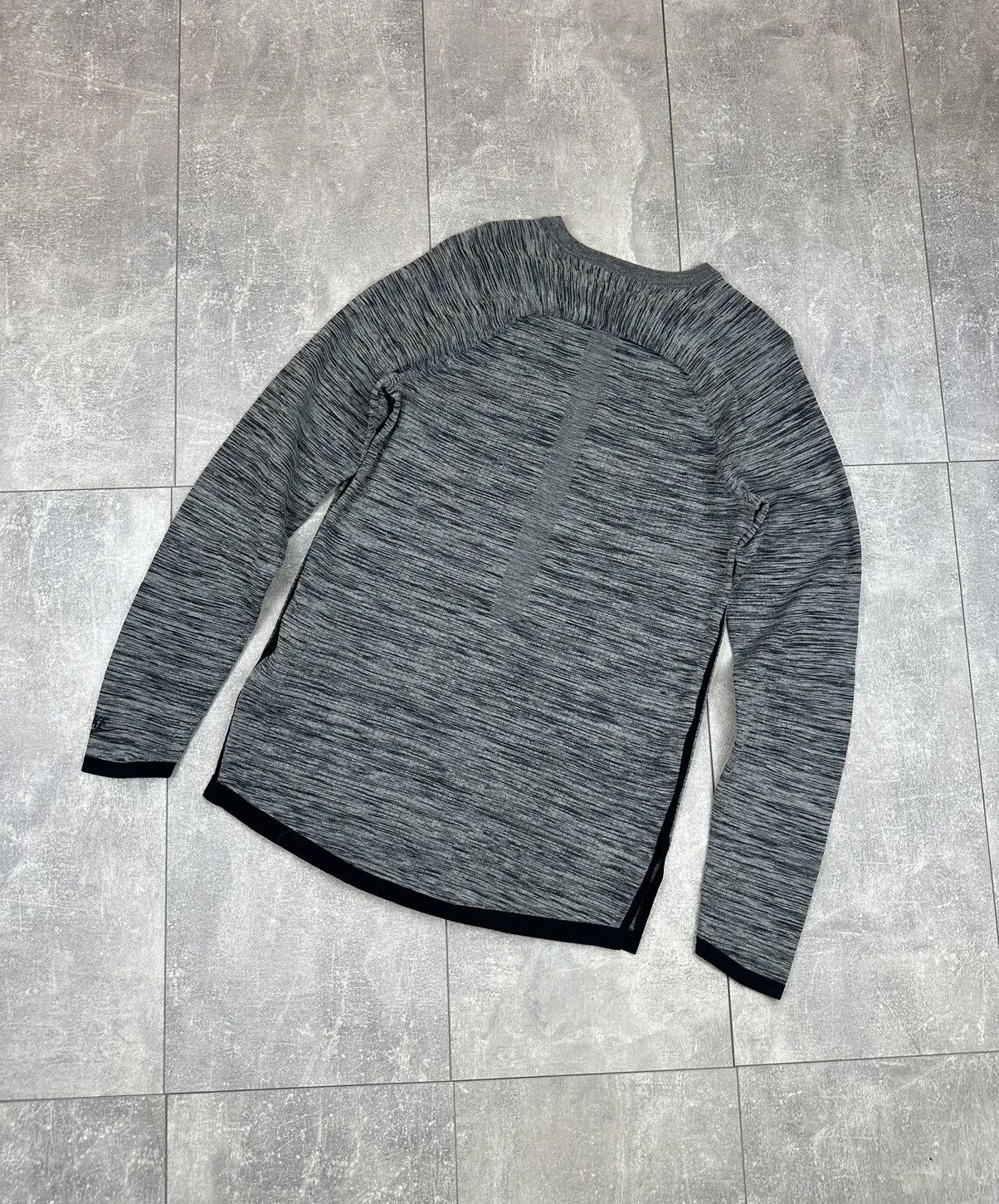 Nike Nike Tech Fleece Small Logo Grey Y2K Long Sleeve Size US S / EU 44-46 / 1 - 8 Thumbnail