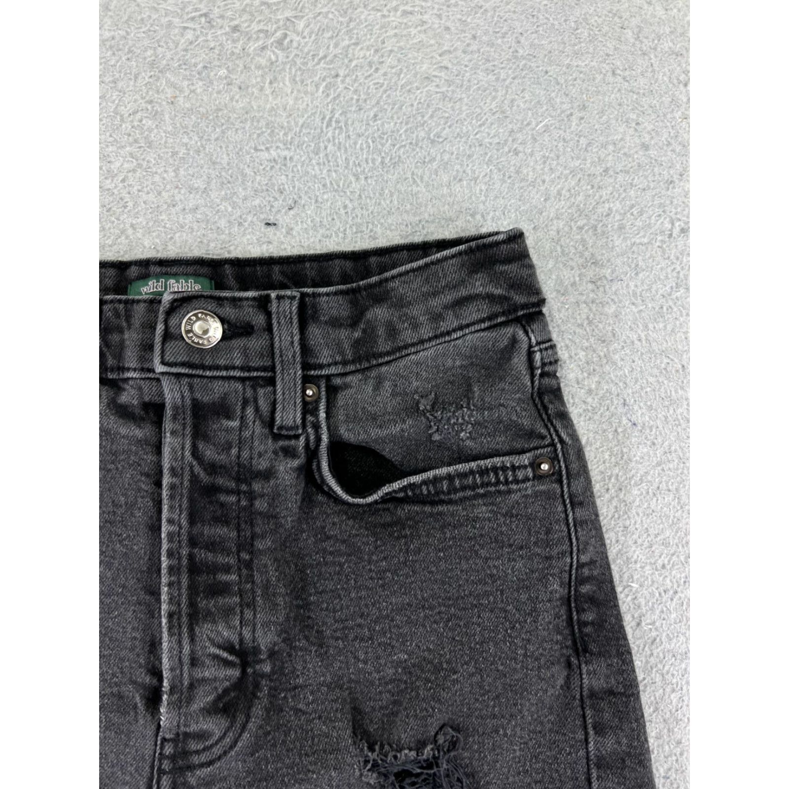 Vintage WILD FABLE Women's Black Denim Cut-Off Shorts Size 2 Distressed Floral Embroidered Regular Fit 6" Inseam Size 26" / US 2 / IT 38 - 5 Thumbnail