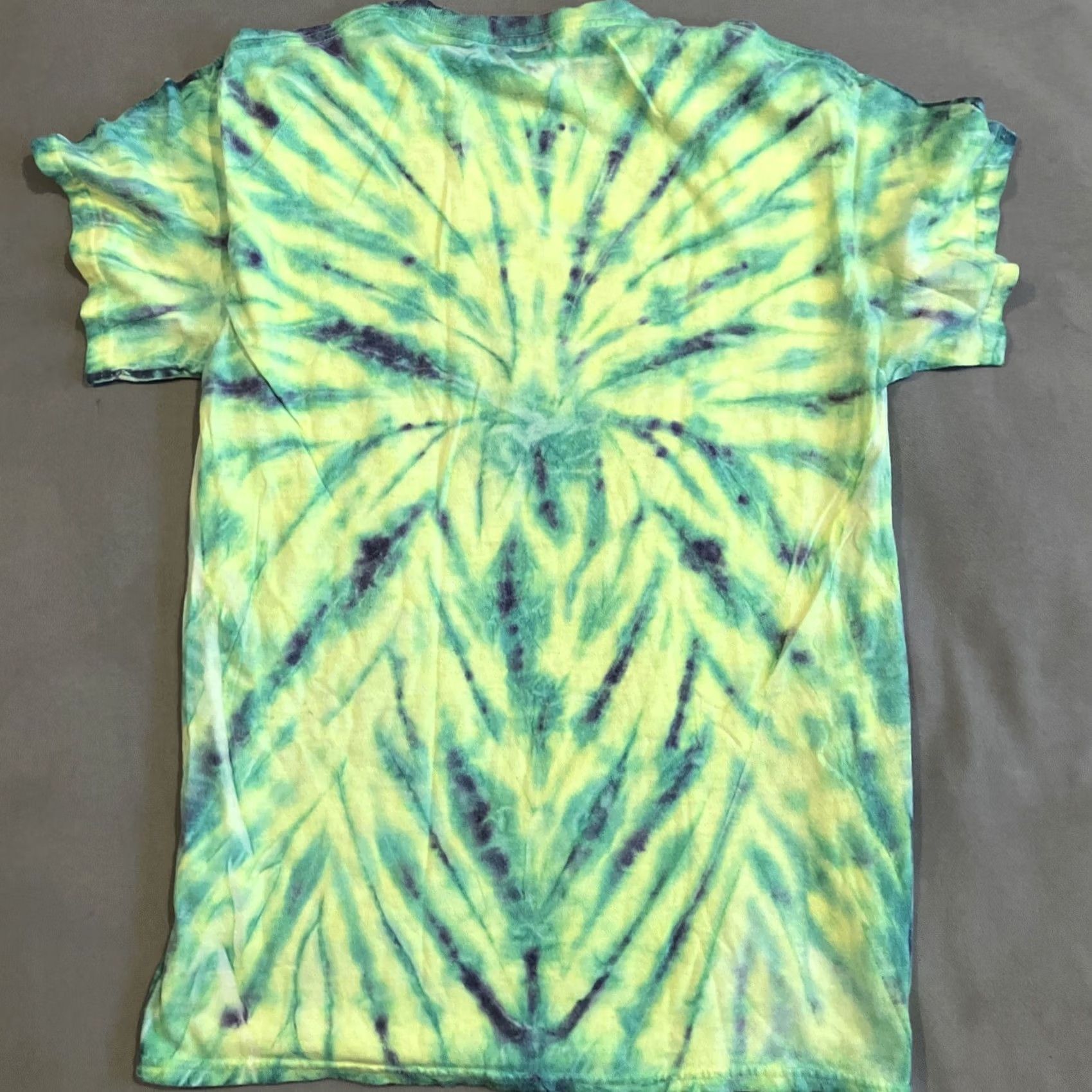Gildan Awesome - Best Buds - Yoda & Kermit - Bong - Weed - Spiral Tie Dye T Shirt - Sml - Gildan - Unisex - S - Green - Short Sleeve - Cotton Size US S / EU 44-46 / 1 - 4 Thumbnail