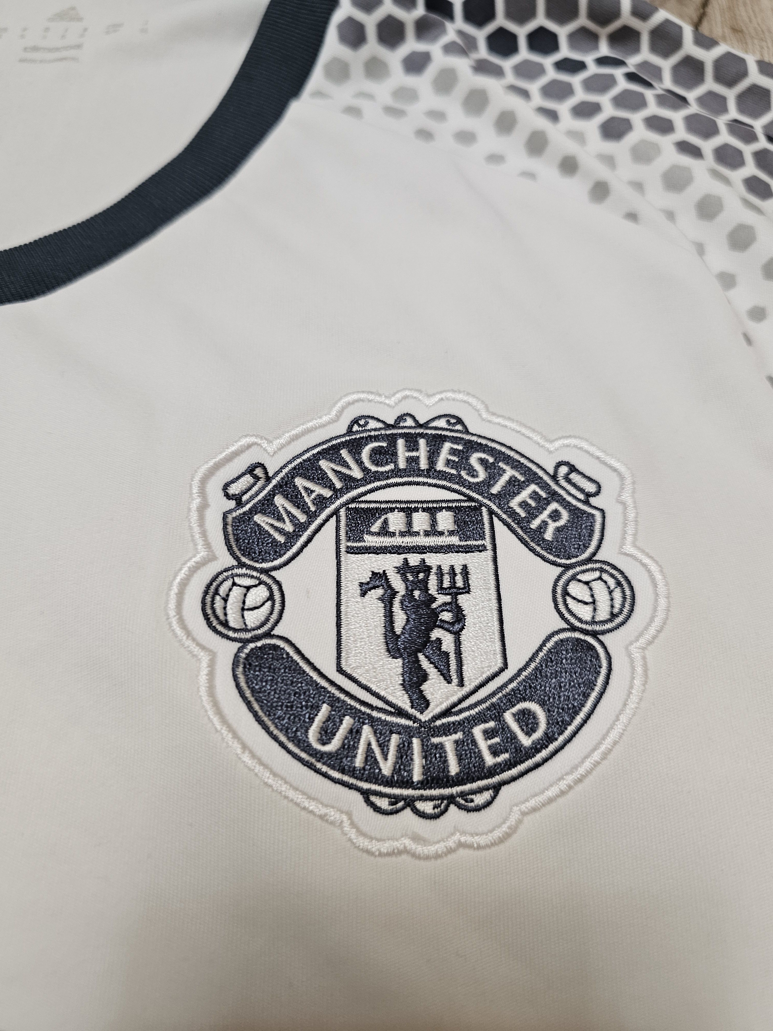 Adidas MANCHESTER UNITED 2016 2017 THIRD FOOTBALL SOCCER JERSEY Size US S / EU 44-46 / 1 - 4 Thumbnail