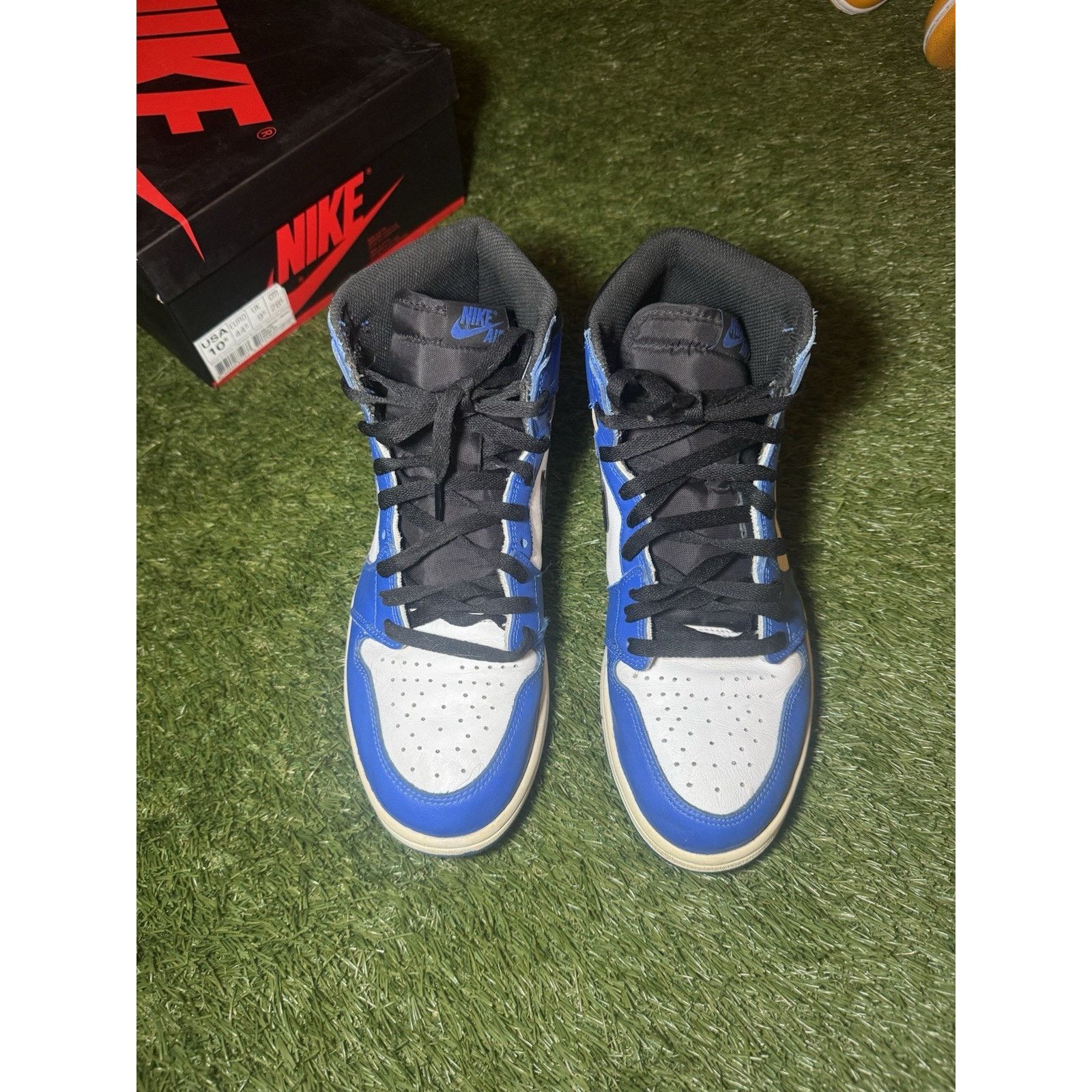 Jordan Brand Jordan 1 Retro High OG Game Royal 2018 Size 10.5 Men’s Size US 10.5 / EU 43-44 - 4 Thumbnail