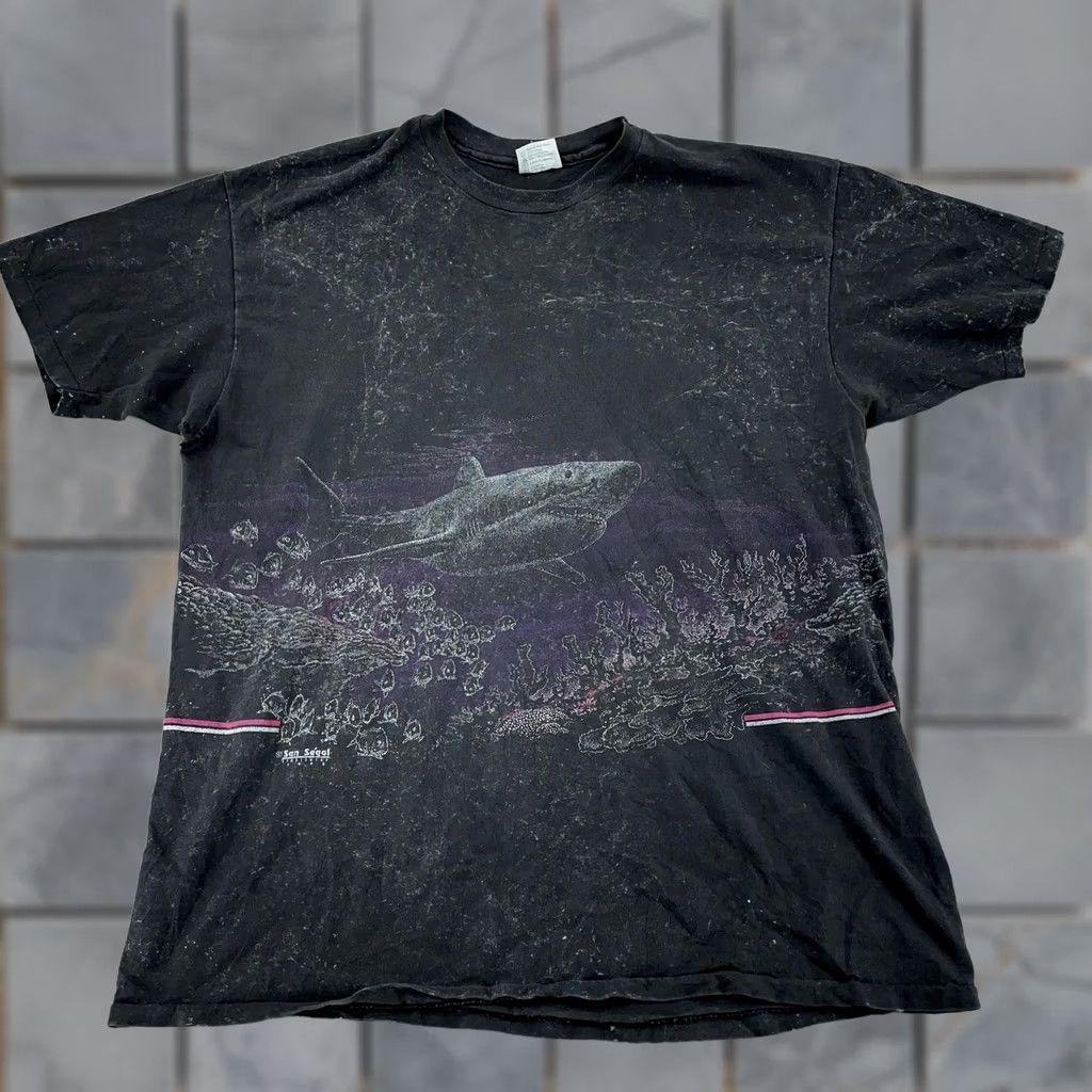 Hanes VINTAGE Hanes Shark Ocean Print T Shirt Mens XL Black Surf USA Shirt Size US XL / EU 56 / 4 - 1 Thumbnail