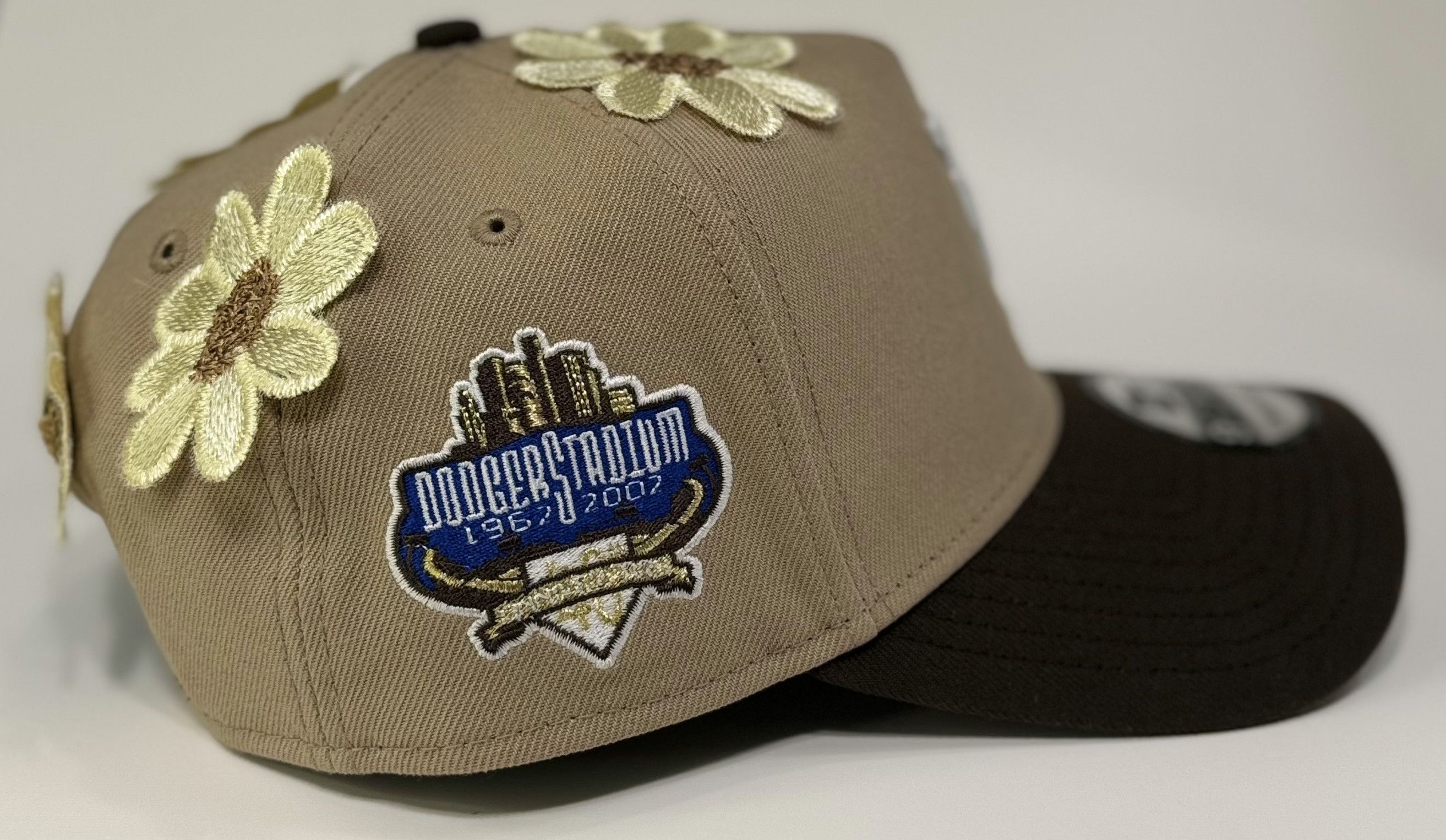 New Era Tan New Era with Cream Flowers // Inverted LA Size ONE SIZE - 2 Thumbnail