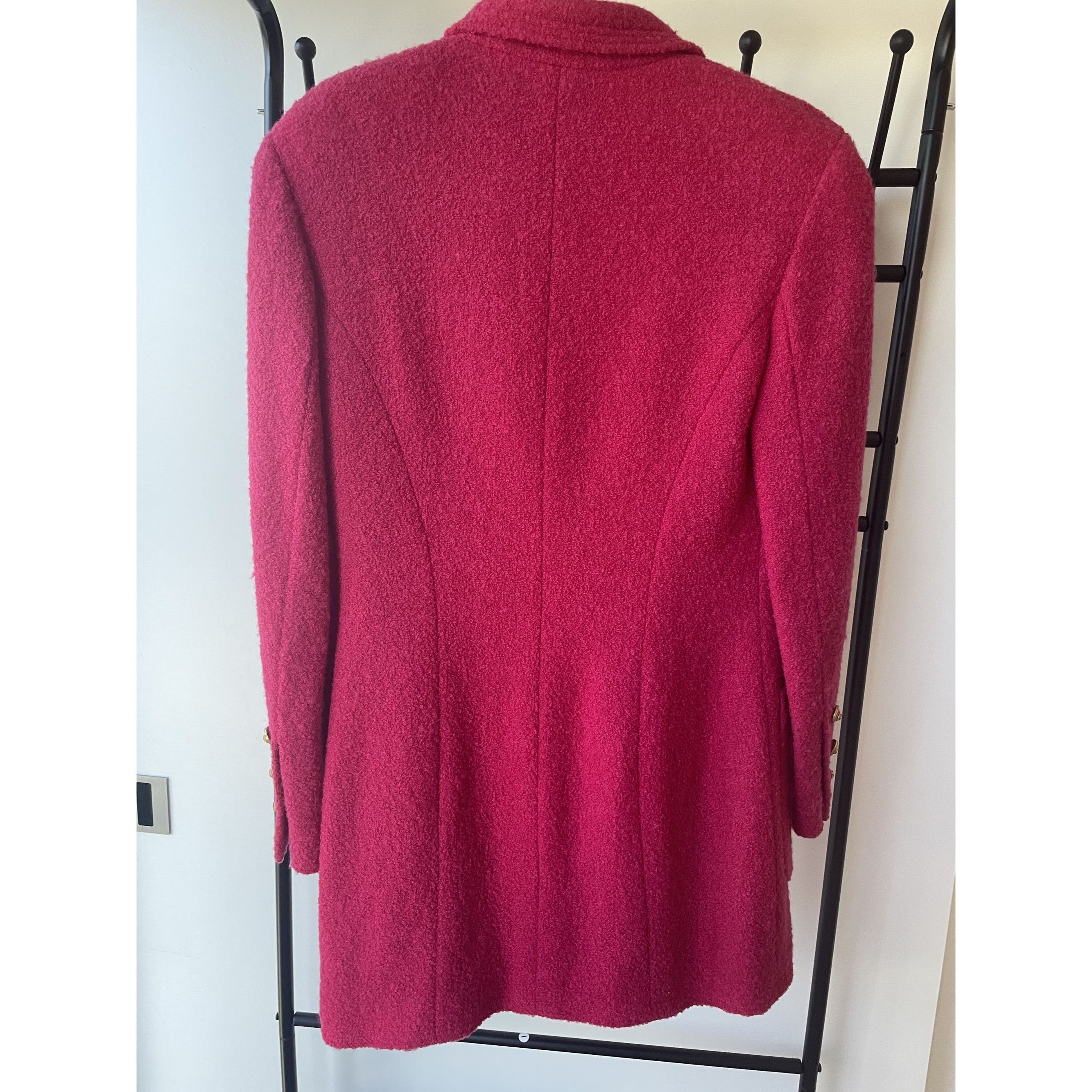 Chanel Chanel Vintage Boucle Wool Pink Coat With Gold Button Accent Size XS / US 0-2 / IT 36-38 - 2 Thumbnail