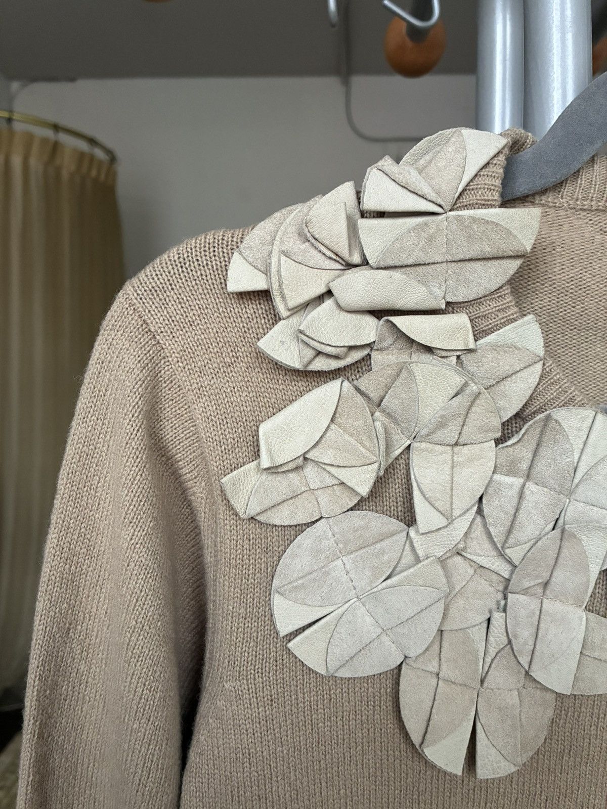 ATSURO TAYAMA ATSURO TAYAMA Vintage Suede Floral Appliqué Draped Cardigan Size ONE SIZE - 4 Thumbnail