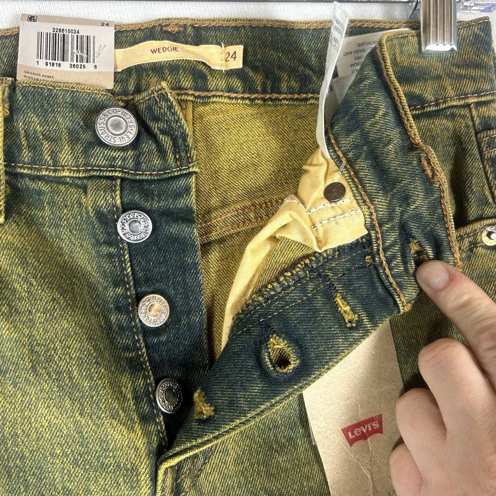 Levi's Levi's Wedgie Icon Jeans Womens 24 Regular Button Fly Denim NWT Irregular Straight 5-Pocket Comfort Stretch Clothing Size 42" / US 20 - 2 Thumbnail