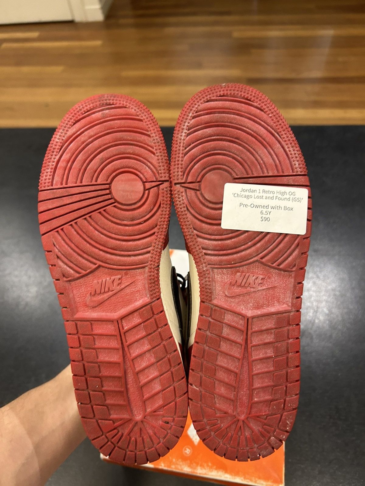 Jordan Brand Jordan 1 Retro ‘Chicago Lost And Found’ Size US 6.5 / EU 39-40 - 5 Thumbnail