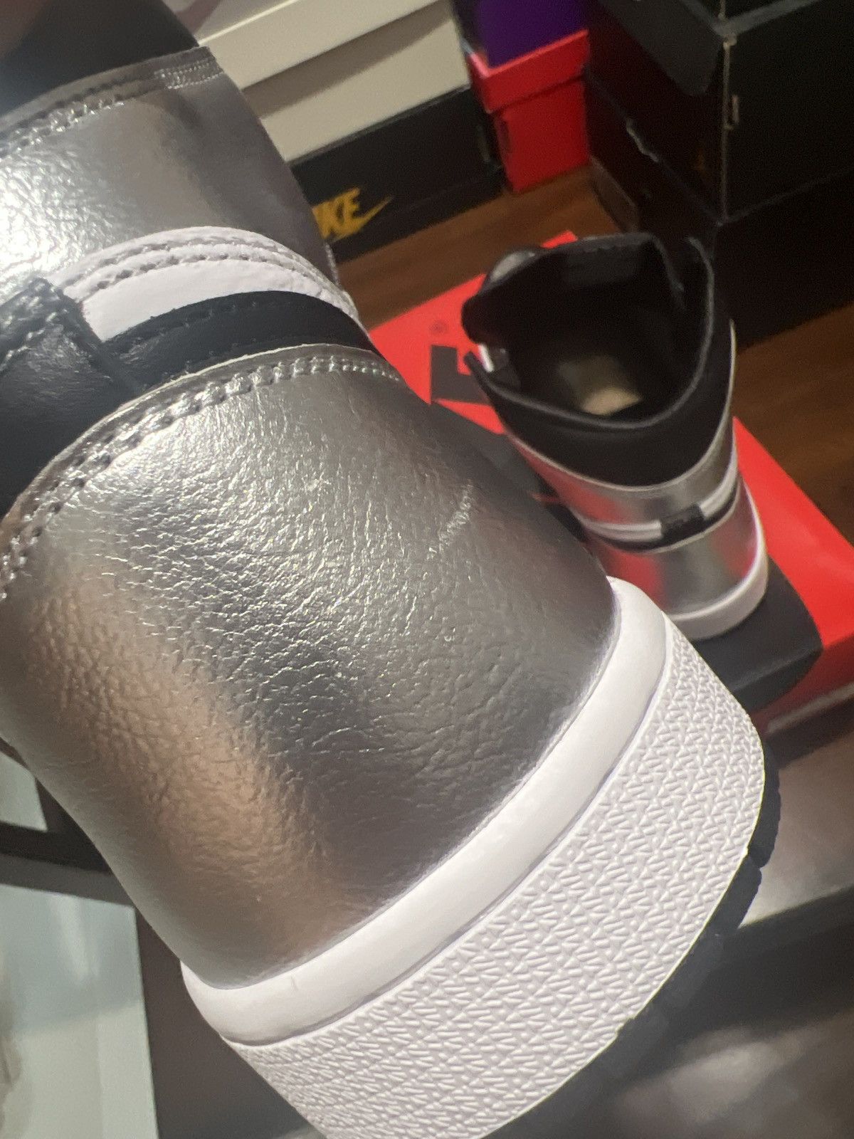 Jordan Brand Wmns Air Jordan 1 Retro High OG 'Silver Toe' Size US 10.5 / IT 40.5 - 14 Thumbnail