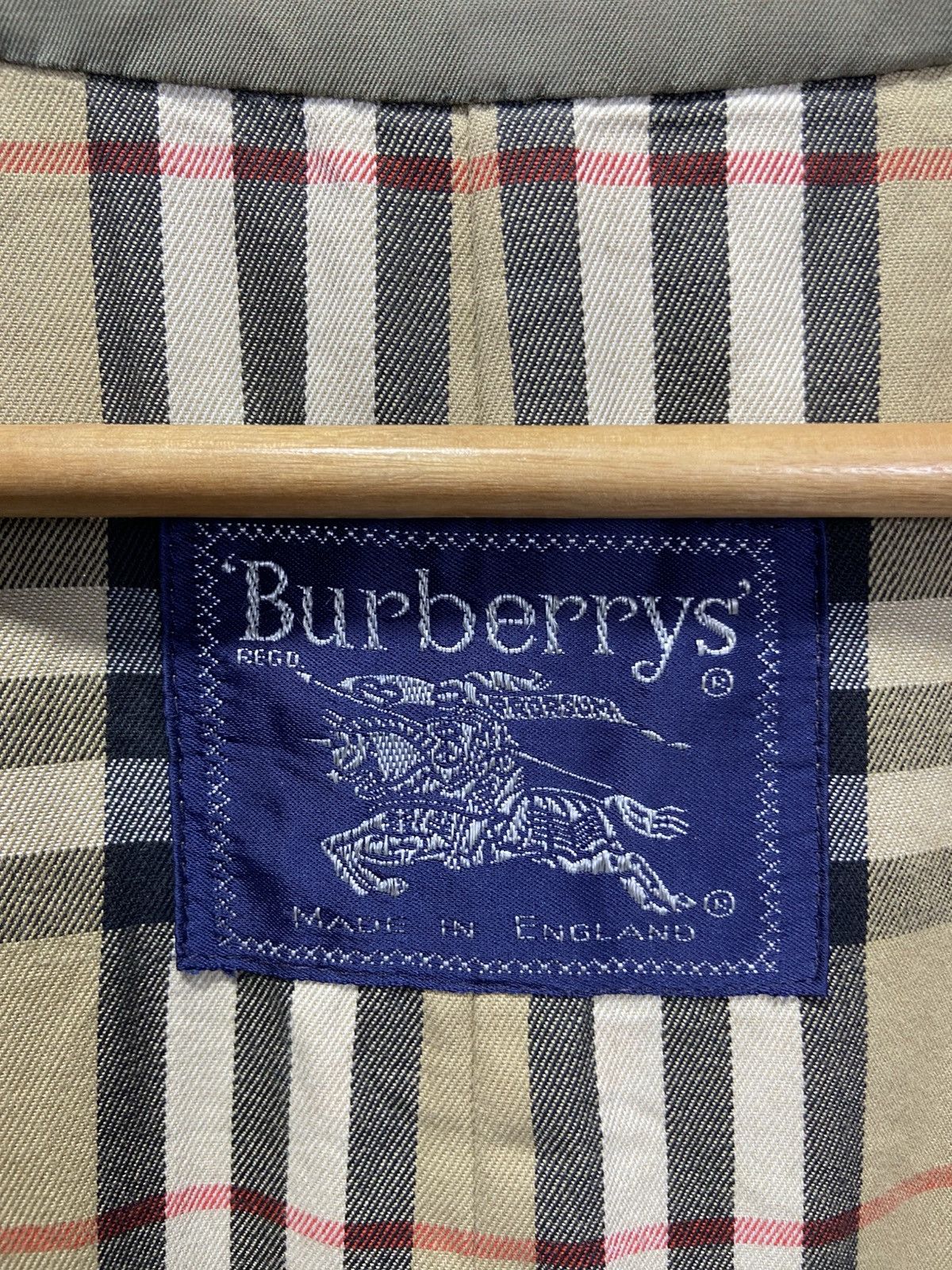 Burberry Vintage Burberrys Nova check Trench Coat Made in England Size US M / EU 48-50 / 2 - 16 Thumbnail
