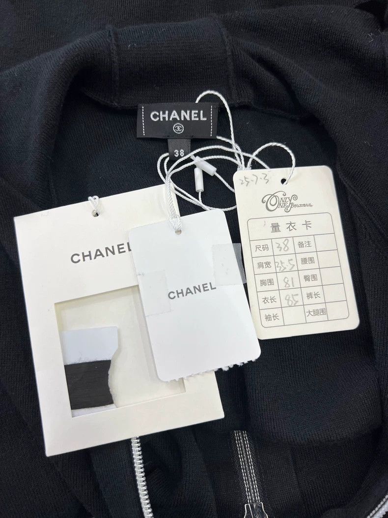 Chanel Chanel 25C Early Spring Vacation Black Medium Sleeve Hoode Size XXS / US 00 / IT 34 - 4 Thumbnail