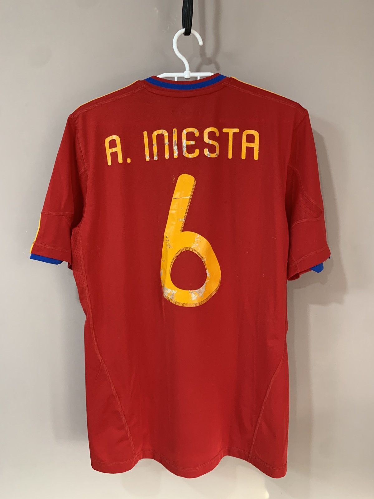 Adidas Spain 2010 World Cup Football Shirt Adidas Soccer INIESTA #6 Size US M / EU 48-50 / 2 - 1 Thumbnail
