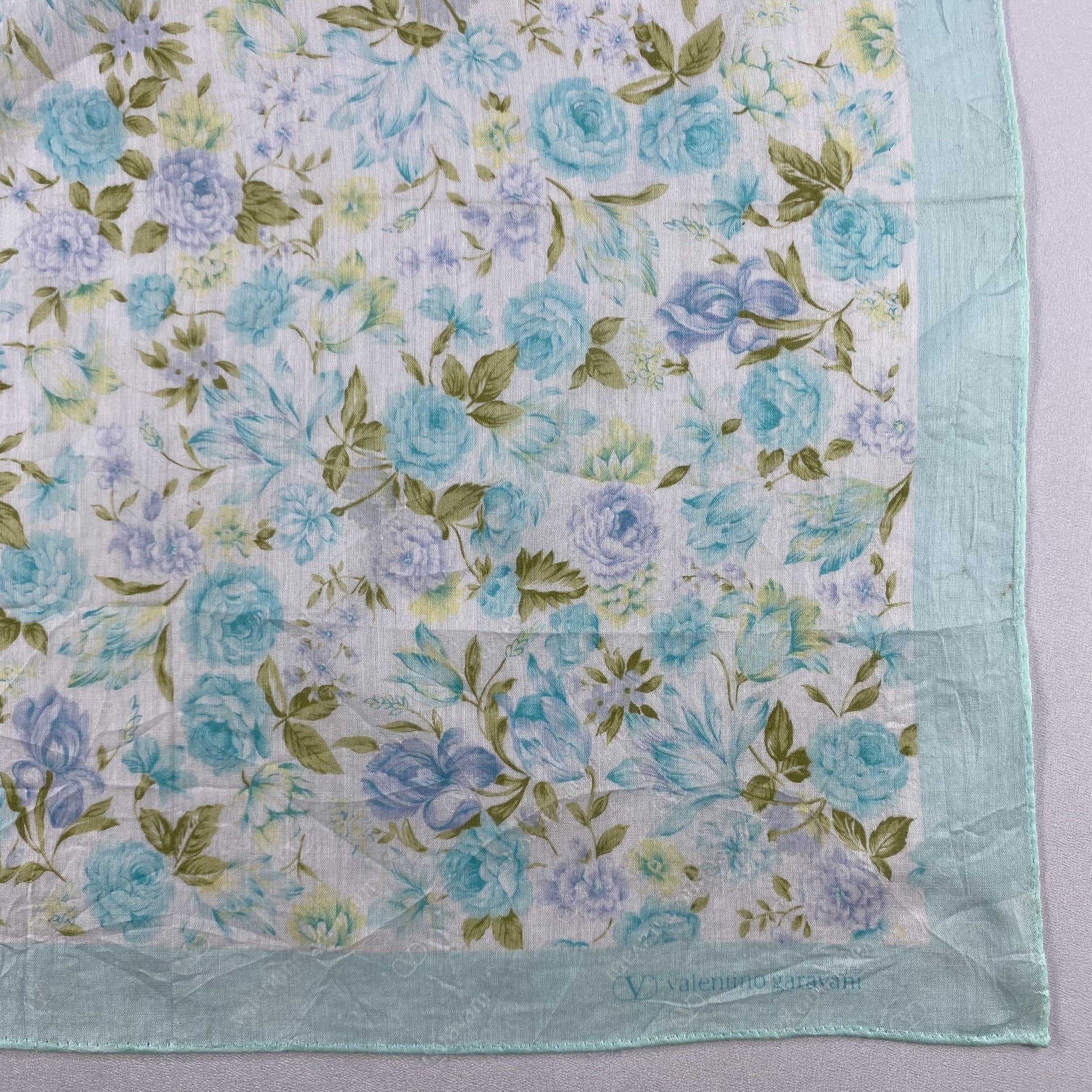 Vintage Valentino Garavani Bandana/ Handkerchief / Neckerchief Size ONE SIZE - 3 Thumbnail