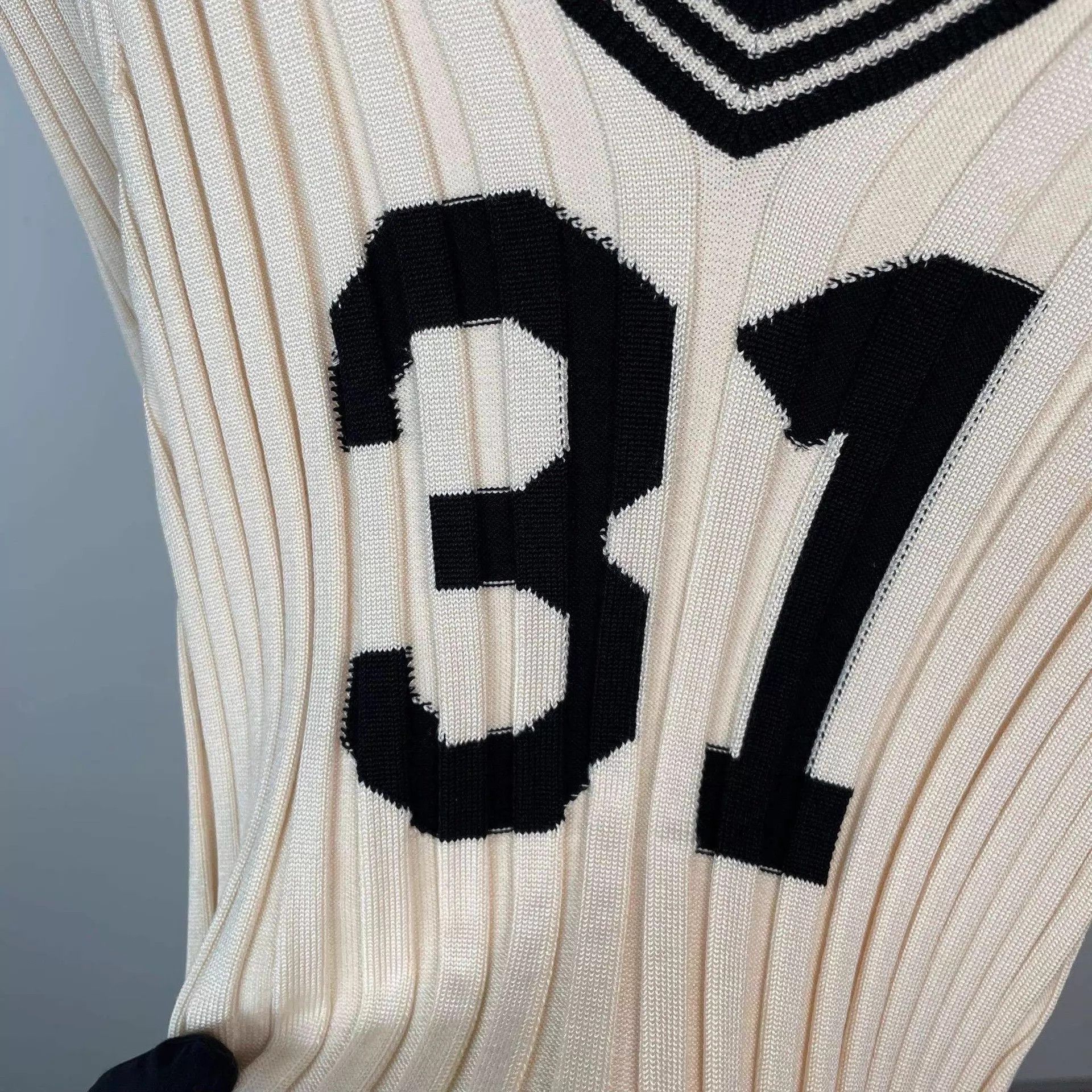 Chanel Chanel Sweater Shirts Size XS / US 0-2 / IT 36-38 - 9 Thumbnail
