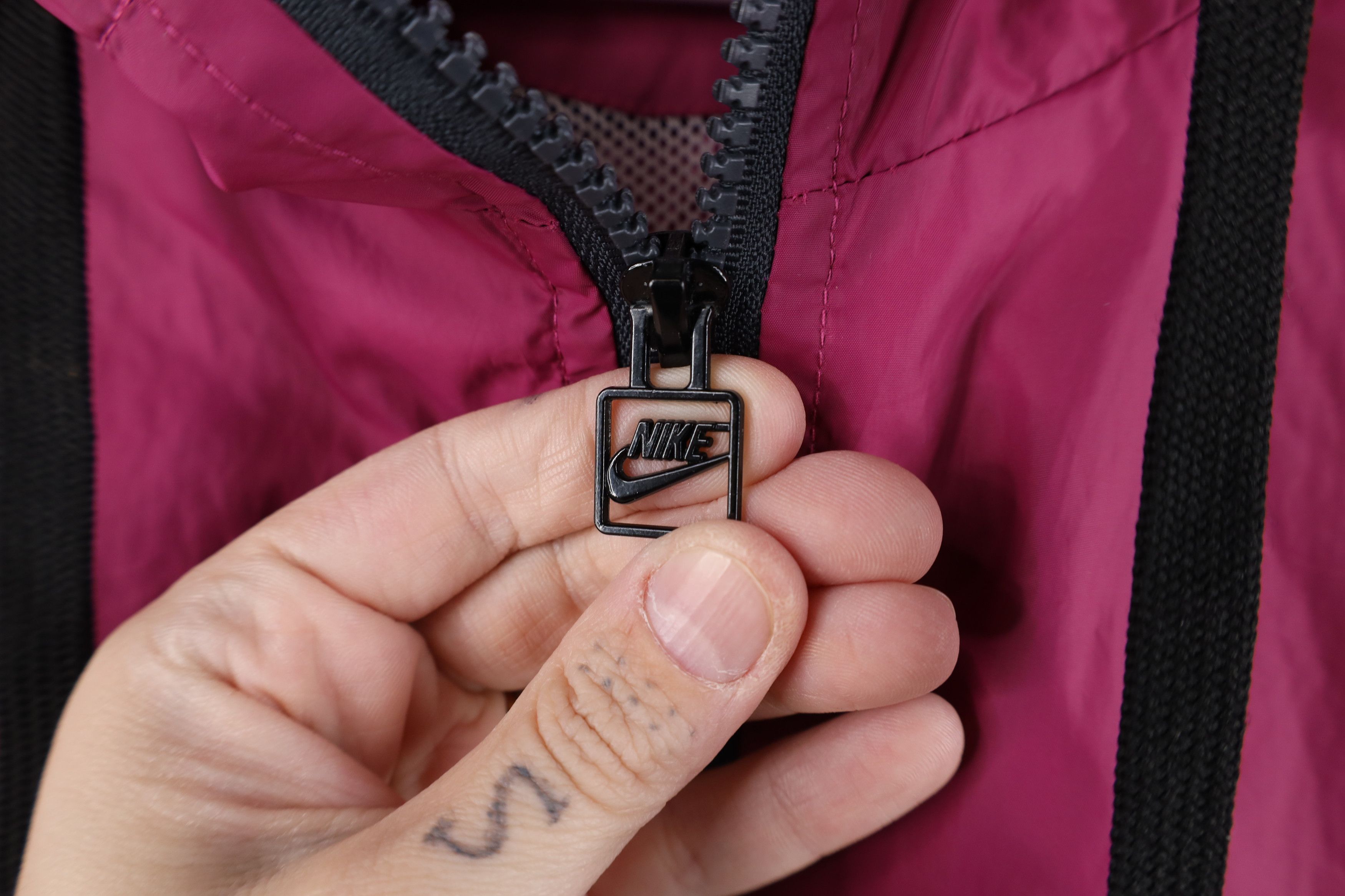 Nike Vintage Nike Geometric Hooded Windrunner Windbreaker Jacket Size M / US 6-8 / IT 42-44 - 6 Thumbnail