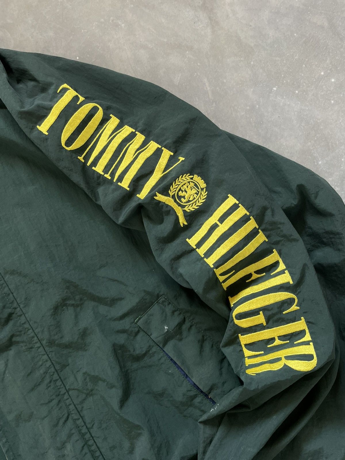 Tommy Hilfiger Vintage Tommy Hilfiger Spell Out Sleeve Sailing Windbreaker Size US XL / EU 56 / 4 - 7 Thumbnail