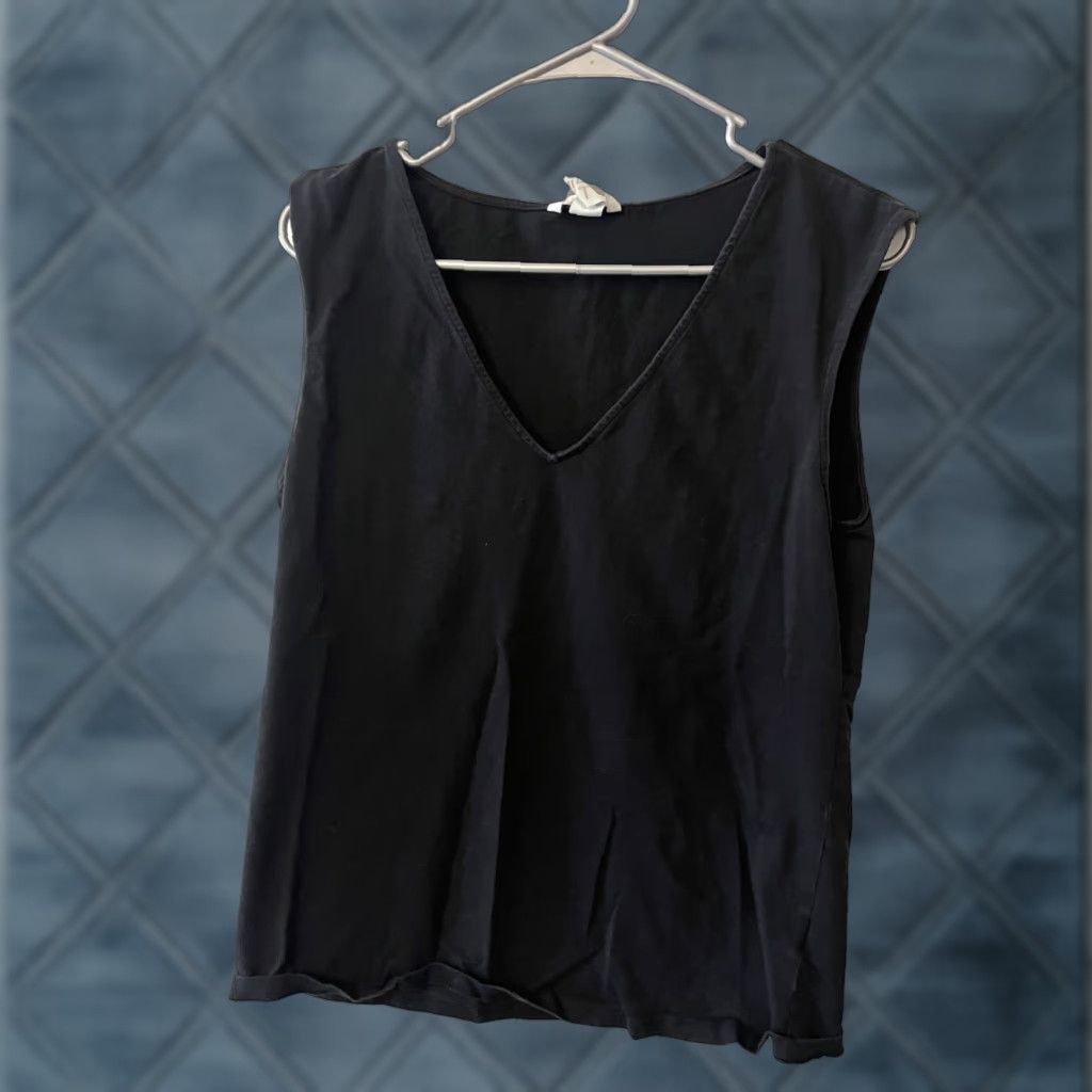 H&M H&M Tank Shirt Women Large Black V-Neck Solid Tank Camisole XS? Size L / US 10 / IT 46 - 1 Thumbnail