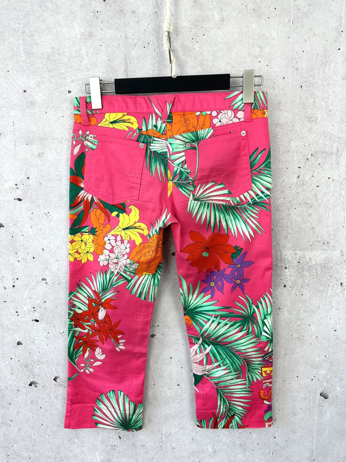 Versace Jeans Couture × Vintage Vintage Versace Jeans Couture Tropical Plants Cropped Pants Size 28" / US 6 / IT 42 - 5 Thumbnail