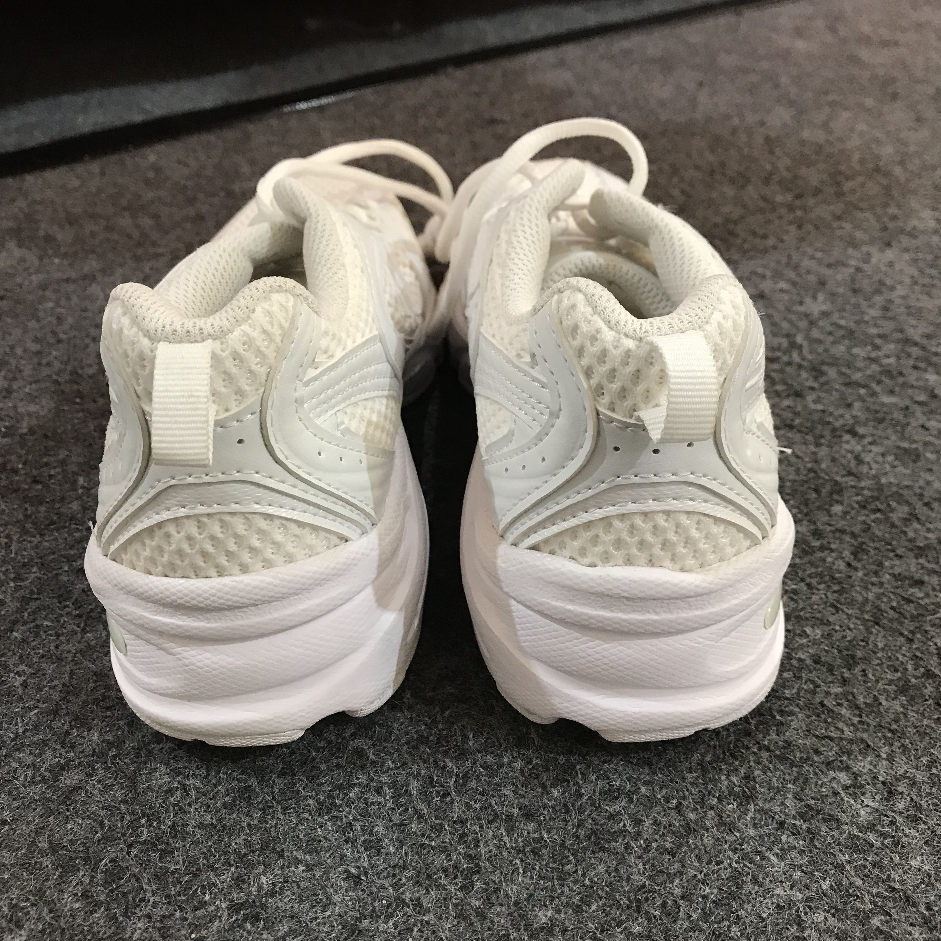 New Balance New Balance 530 All White Size 37 eur 22.5 cm Bnwt Size US 5 / EU 37 - 2 Thumbnail