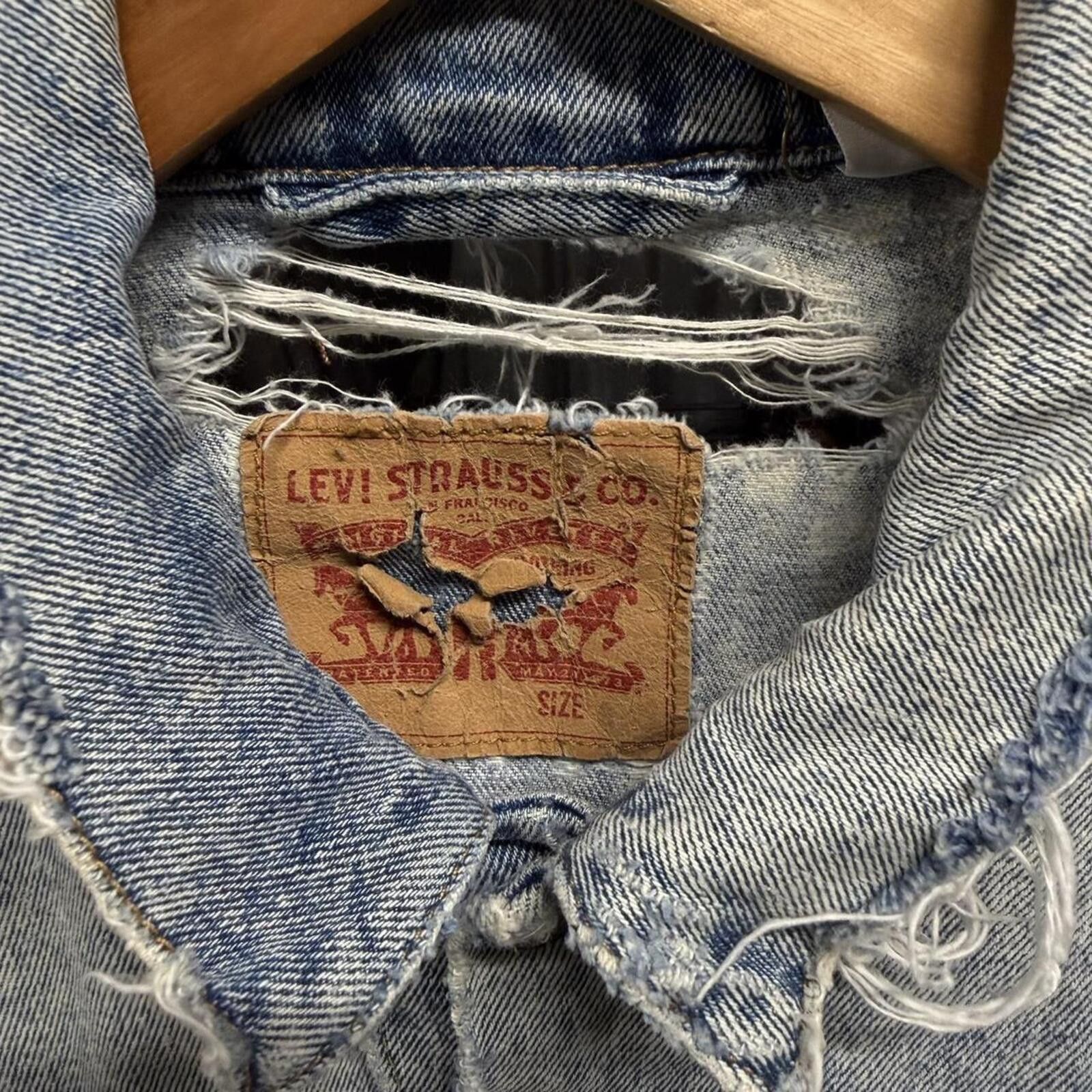 Levi's Vintage Thrashed Levi’s Denim Trucker Jacket Size US S / EU 44-46 / 1 - 2 Thumbnail