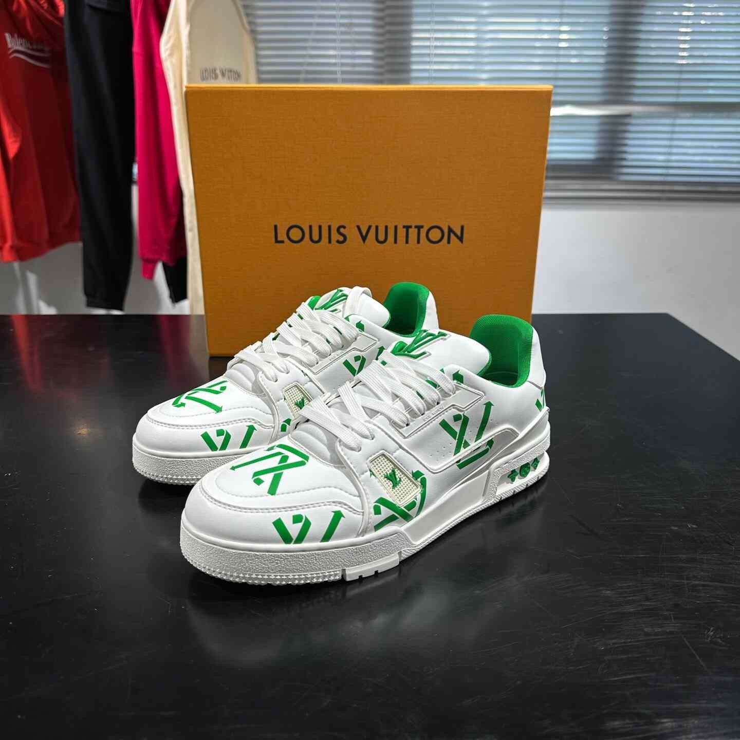 Louis Vuitton Louis Vuitton Trainer White Green Sneakers Size US 8.5 / EU 41-42 - 1 Thumbnail
