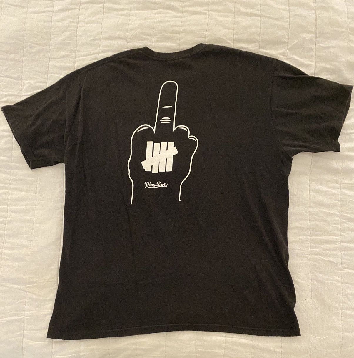 Undefeated Undefeated Middle Finger Play Dirty T-shirt Large Size US L / EU 52-54 / 3 - 11 Thumbnail