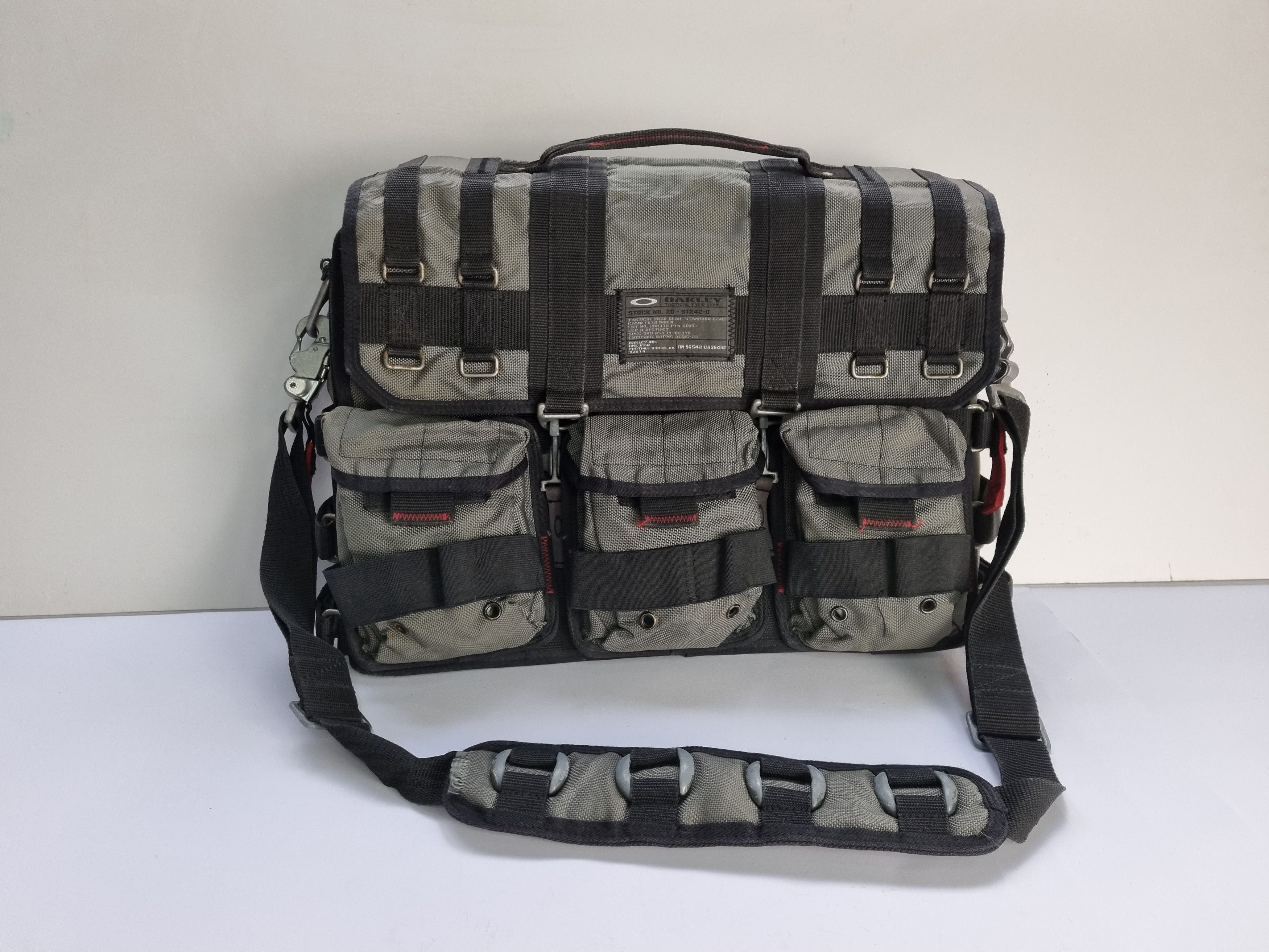 Oakley Iconic Oakley Tactical MultiPockets Messenger Laptop Bag Size ONE SIZE - 2 Thumbnail
