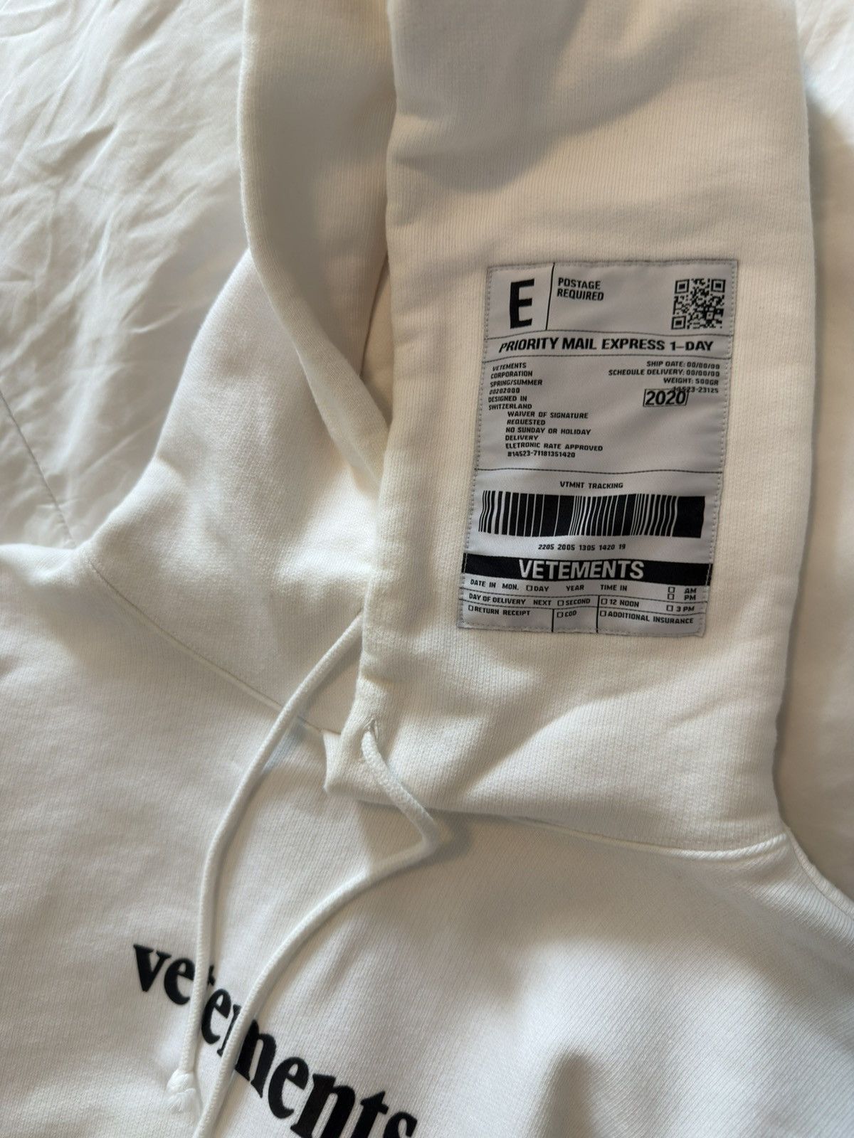 Vetements Vetements Shipping Label Hoodie (White) Size US S / EU 44-46 / 1 - 2 Thumbnail
