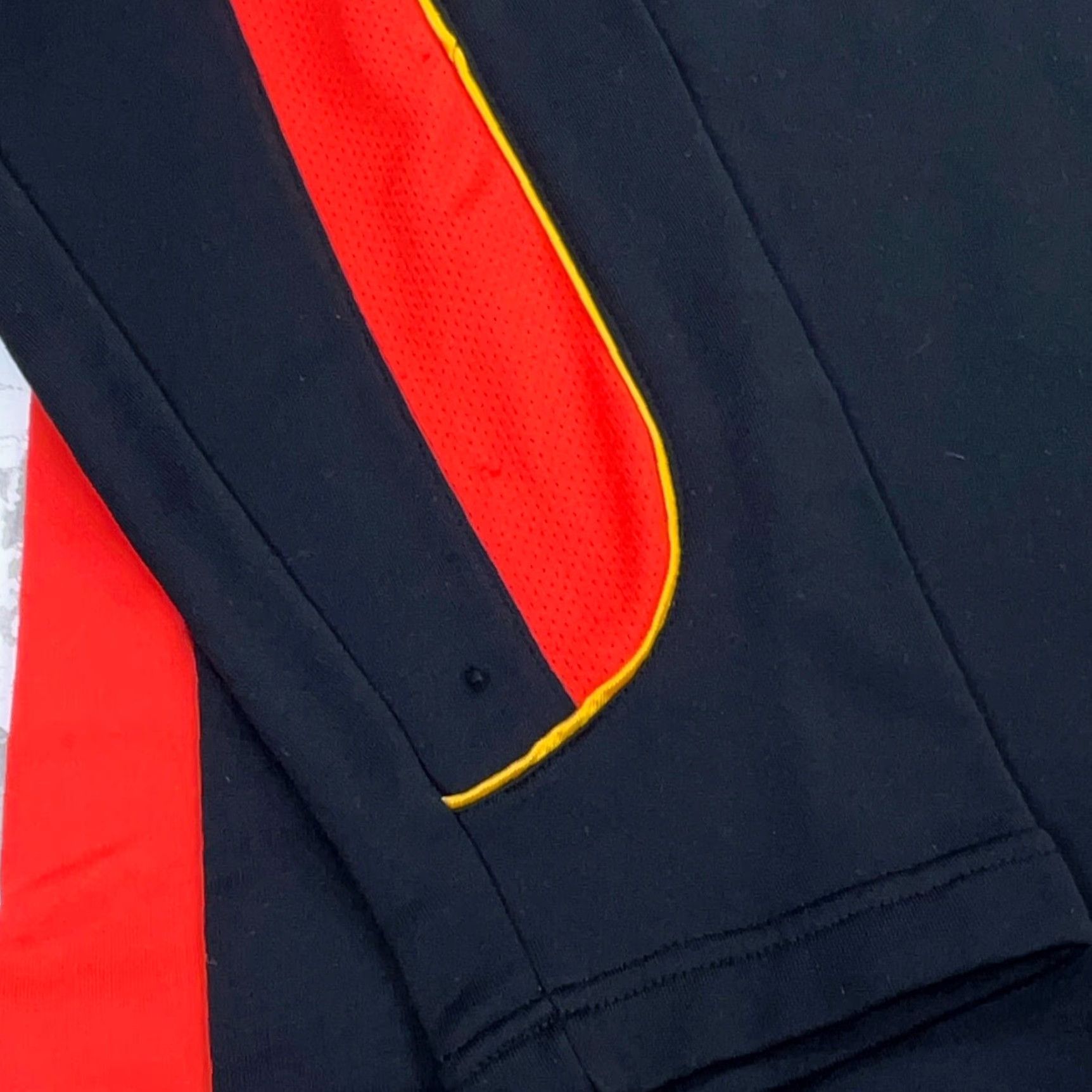 Nike VINTAGE Nike Sweatshirt Men L Black Red Center Swoosh Hoop Tech Y2K Performance Size US L / EU 52-54 / 3 - 7 Thumbnail