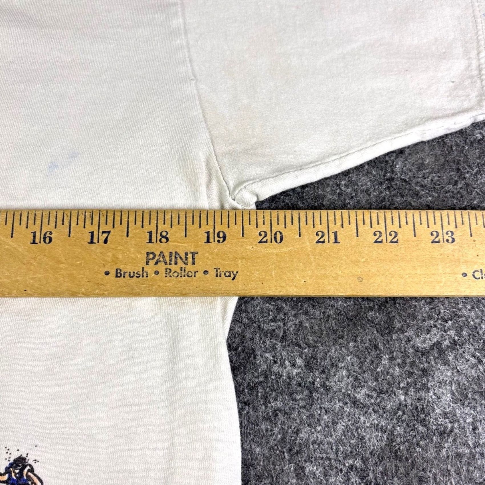 Vintage VINTAGE Cancun Mexico Shark Taste Like Chicken T-Shirt White Mens M 90s Size US M / EU 48-50 / 2 - 4 Thumbnail
