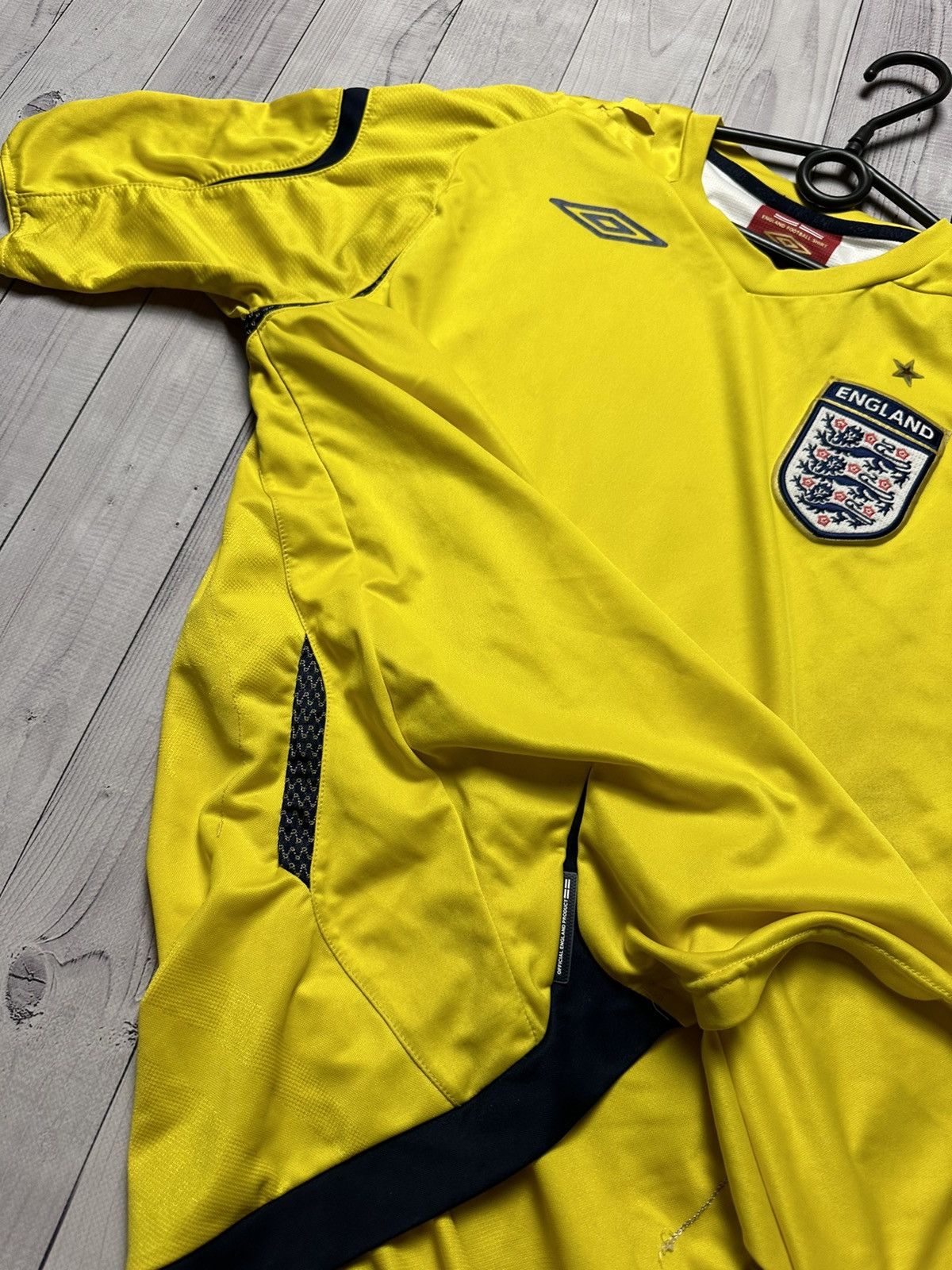 Umbro × Vintage Vintage England Umbro yellow soccer jersey Goalkeeper L rare Size US L / EU 52-54 / 3 - 8 Thumbnail