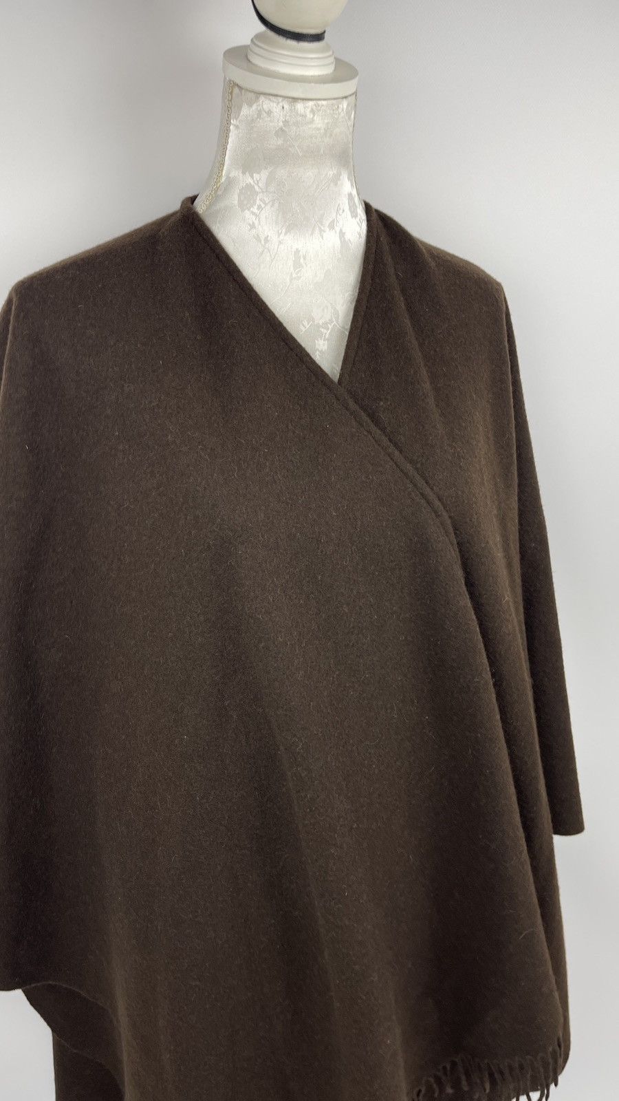 Johnstons Of Elgin Johnstons Of Elgin Lambswool Brown Fringe Shawl Cape Size ONE SIZE - 3 Thumbnail