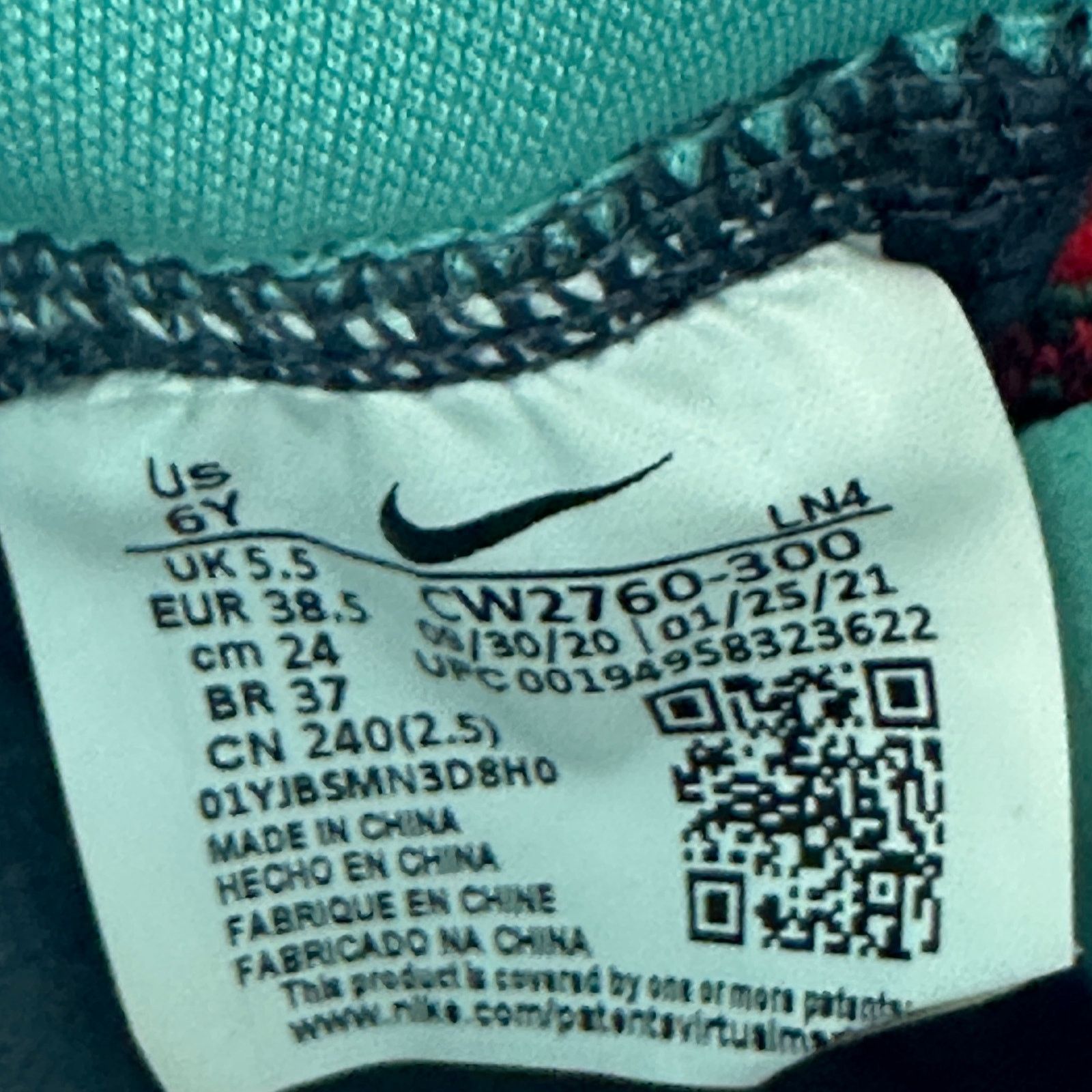 Nike NIKE LEBRON KIDS' 6Y GS We Are Family Hyper Crimson CW2760 Size US 6 / IT 36 - 2 Thumbnail