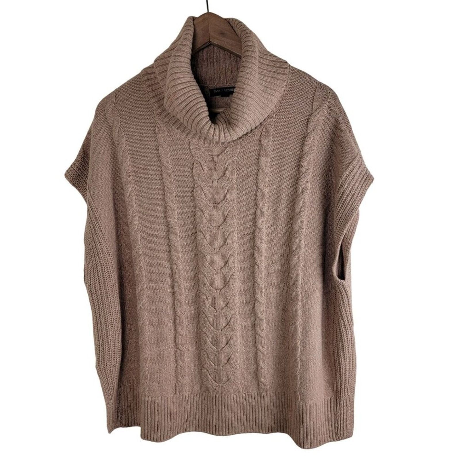Banana Republic Banana Republic Womens Cable Knit Sweater Vest Layer Size M / US 6-8 / IT 42-44 - 1 Thumbnail