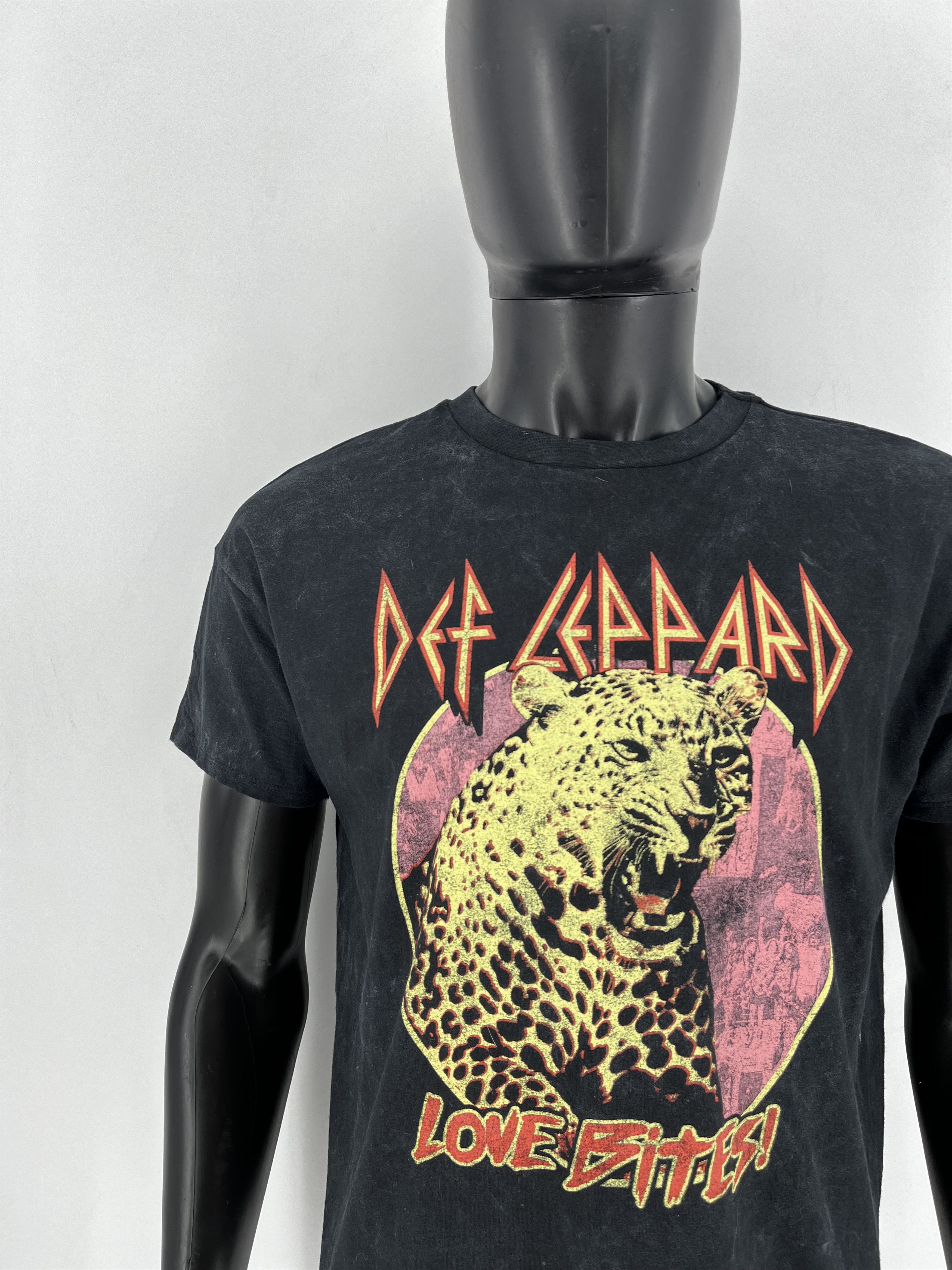 Band Tees Def Leppard Love Bites Hysteria Glam Metal Rock Band Tee S Size US S / EU 44-46 / 1 - 6 Thumbnail