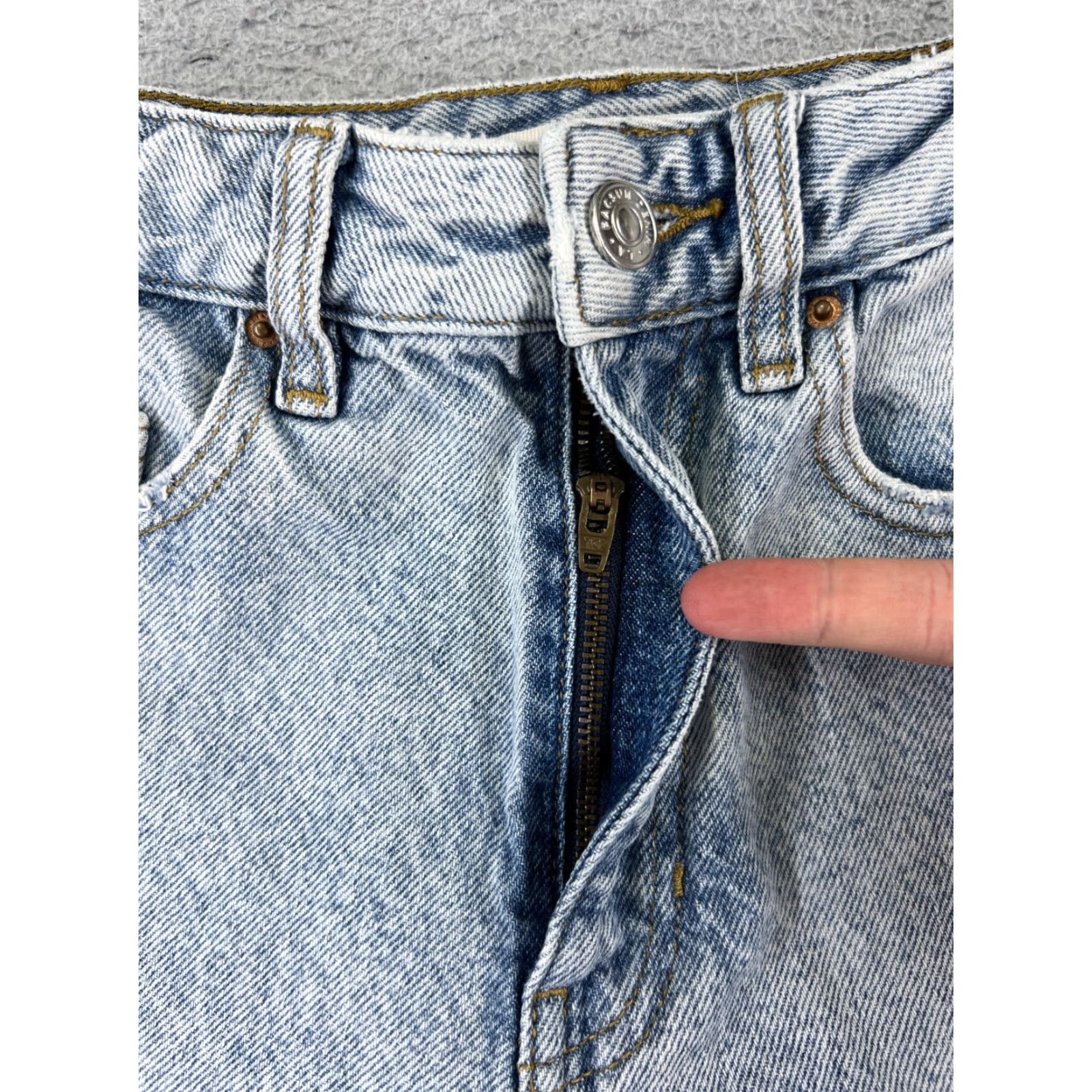 Pacsun VINTAGE Pacsun Shirt Womens Denim Short 23 Blue 100% Cotton 90s Boyfriend Cut-Off 27x1 Jeans Size 40" / US 18 - 6 Thumbnail