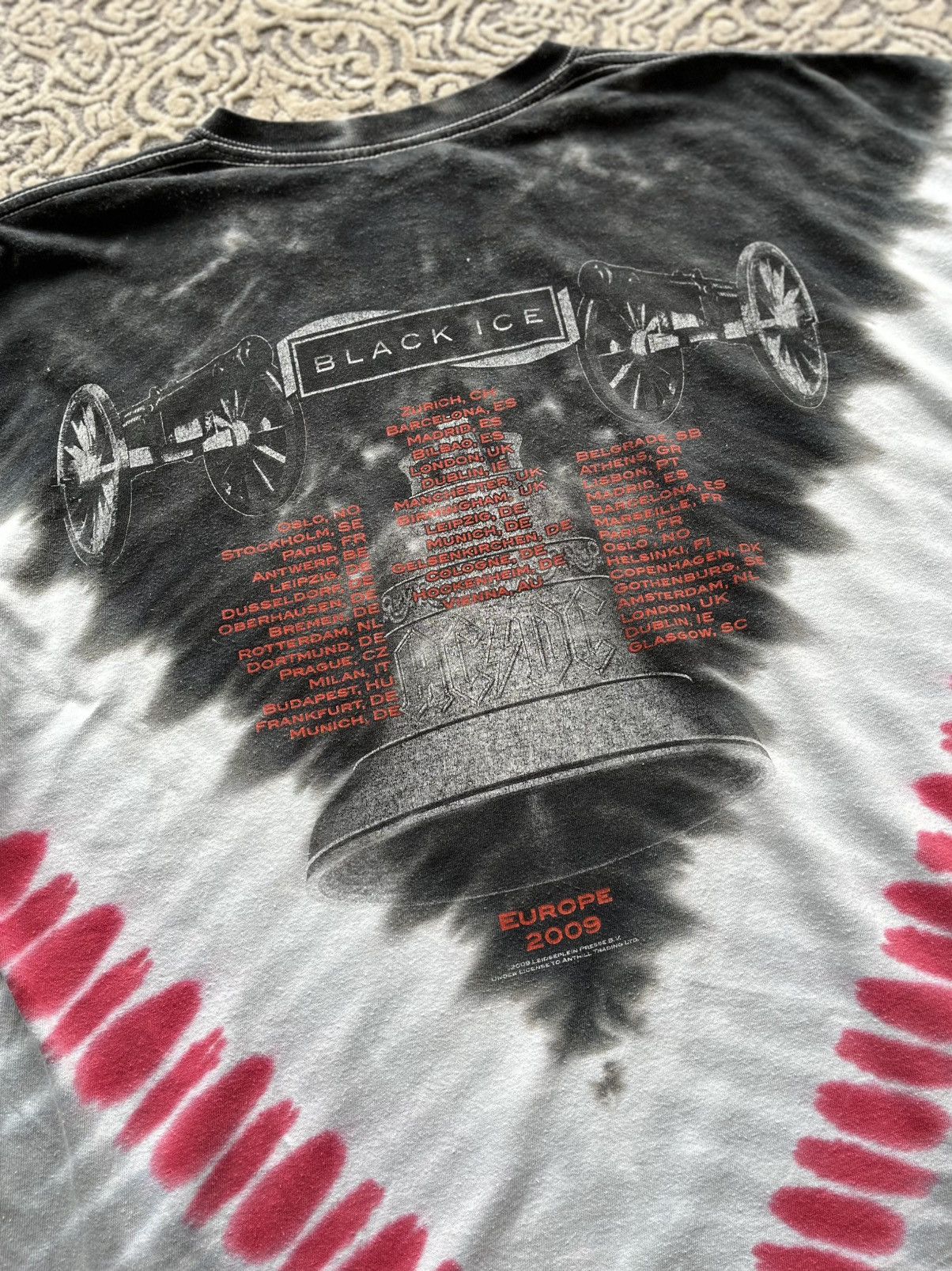 Band Tees ACDC 2009 Black Ice Europe tour band tee merch vintage aop Size US XL / EU 56 / 4 - 6 Thumbnail