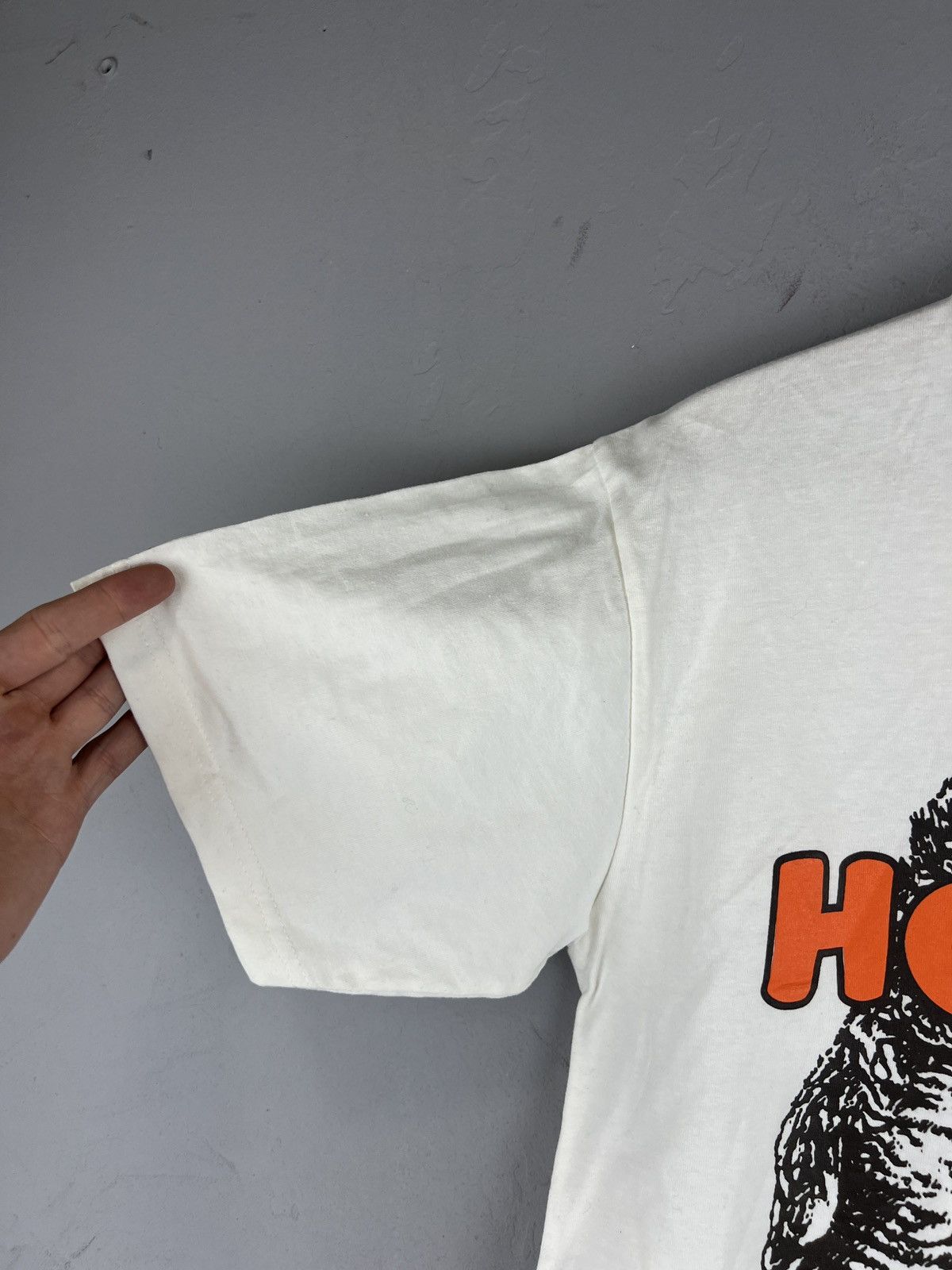 Vintage Vintage Y2K Hooters Graphic tee Singapore Size US S / EU 44-46 / 1 - 5 Thumbnail