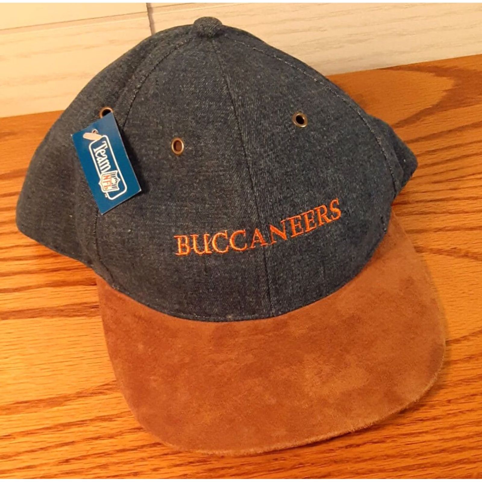 Vintage VINTAGE Tampa Bay Buccaneers Hat Baseball Cap Suede Knit Adjustable Brown&Blue NWT Men) Size US 35 - 7 Thumbnail