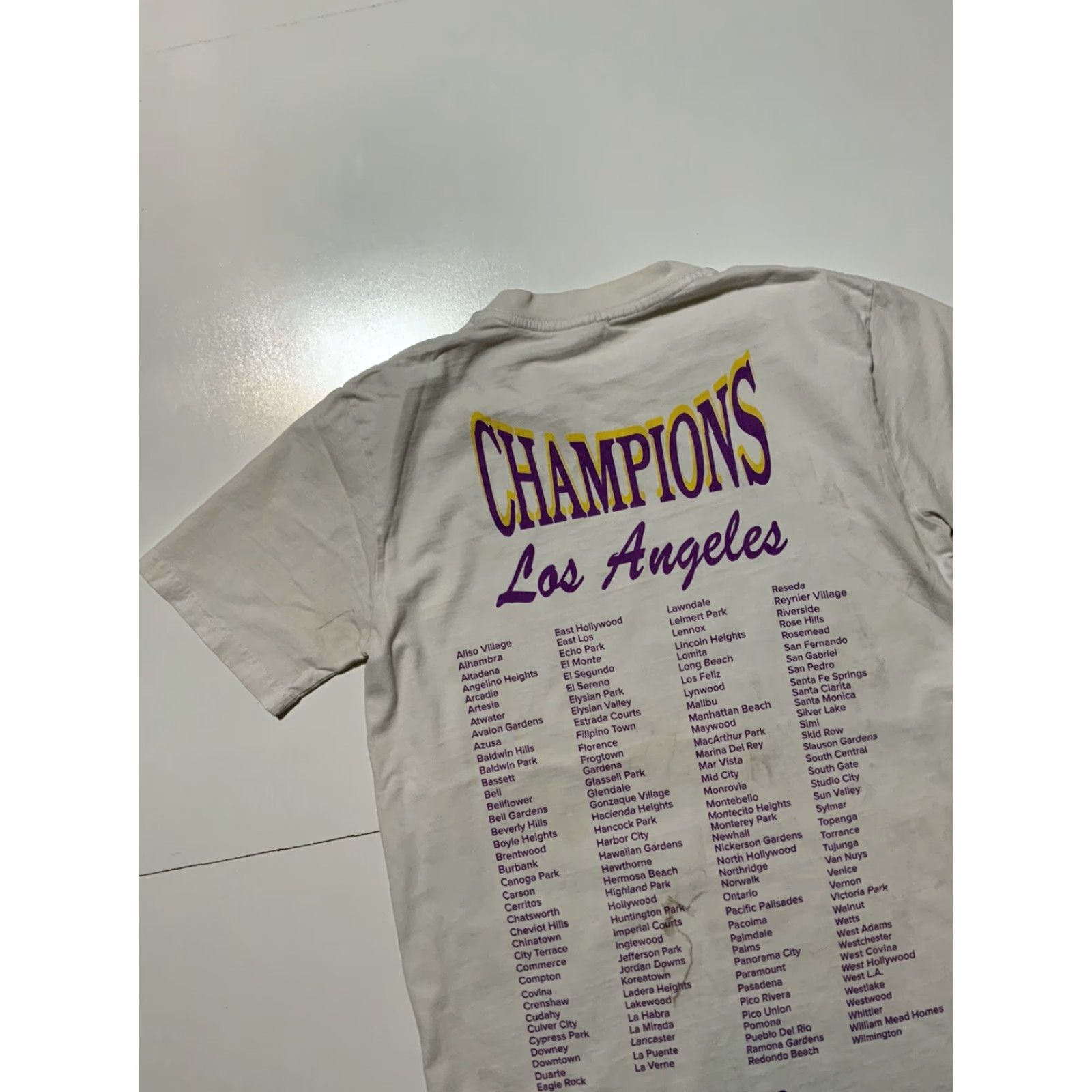 Born X Raised VINTAGE Born X Raised Los Angeles Lakers 2020 Champions Basketball Graphic T-Shirt Sz. S Mens White 90s Size US S / EU 44-46 / 1 - 4 Thumbnail