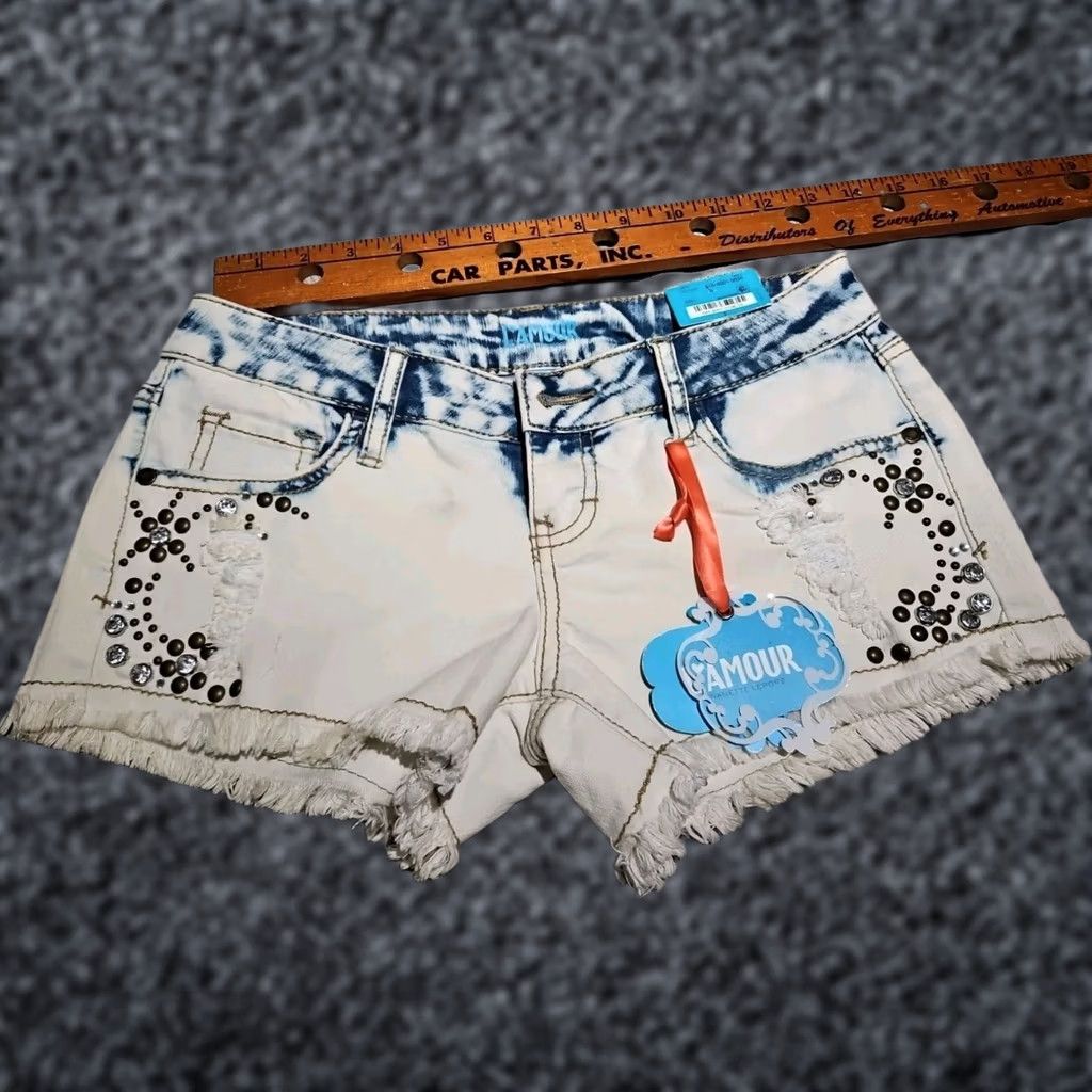 Nanette Lepore Nanette Lepore Shorts Womens 3 Size White Blue Acid Jean Embroidered Frayed Hem Size 26" / US 2 / IT 38 - 1 Thumbnail