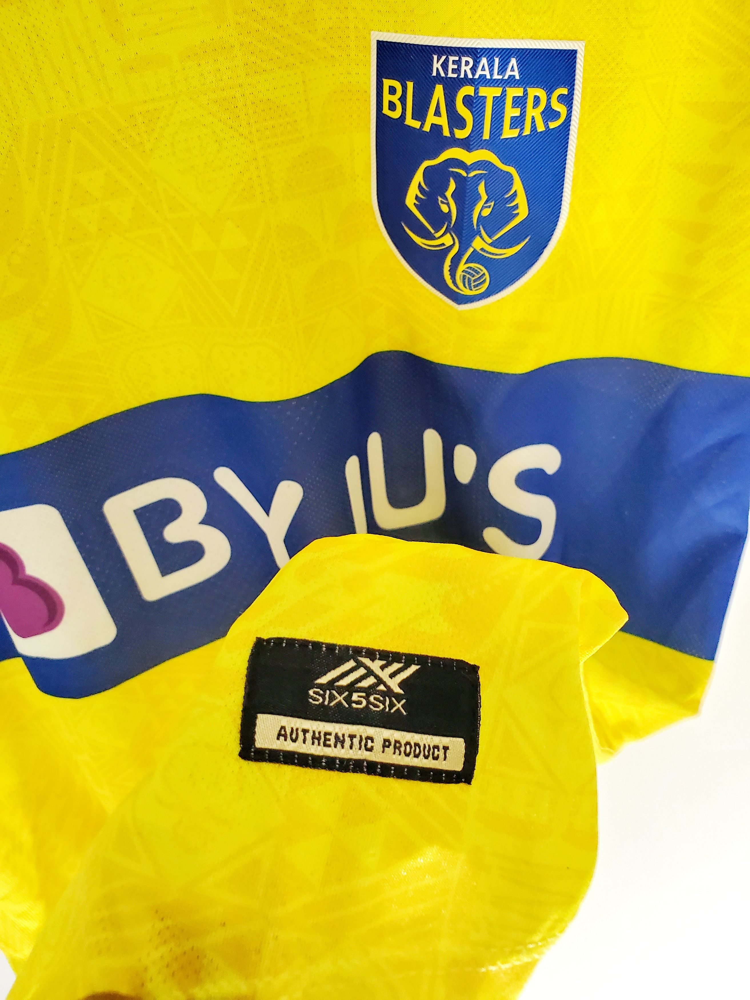 Other 2022-23 Kerala Blasters Alternate Home Shirt new condition L Size US L / EU 52-54 / 3 - 4 Thumbnail