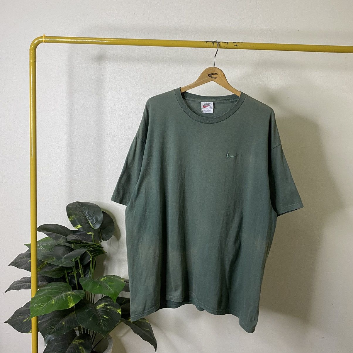 Nike 1990s Nike Essential Embroidery Small Swoosh Faded Green Tee Size US XXL / EU 58 / 5 - 1 Thumbnail