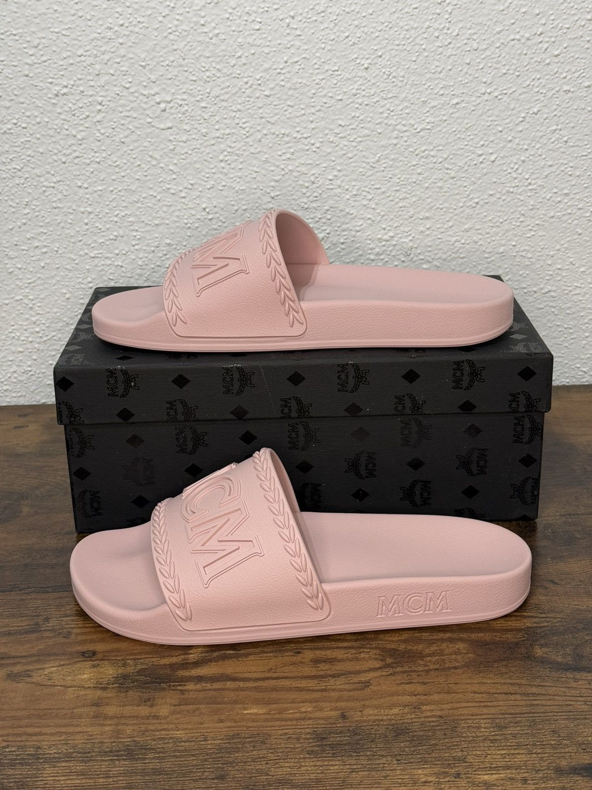 MCM Big Logo Rubber Pink Slides size 8.5 US 39Eu