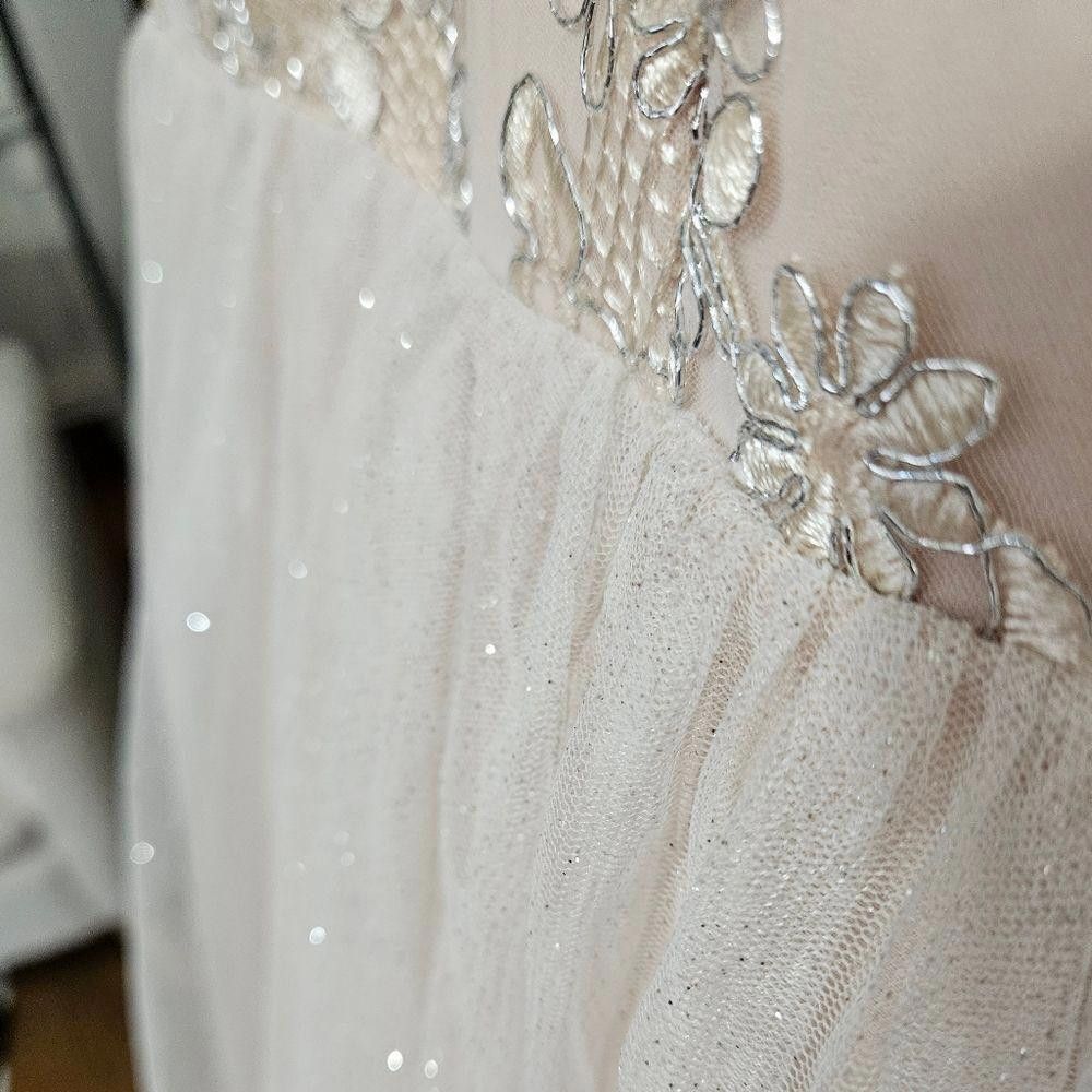 Designer Elegant Embroidered Evening Gown with Glitter Skirt Size L / US 10 / IT 46 - 8 Thumbnail