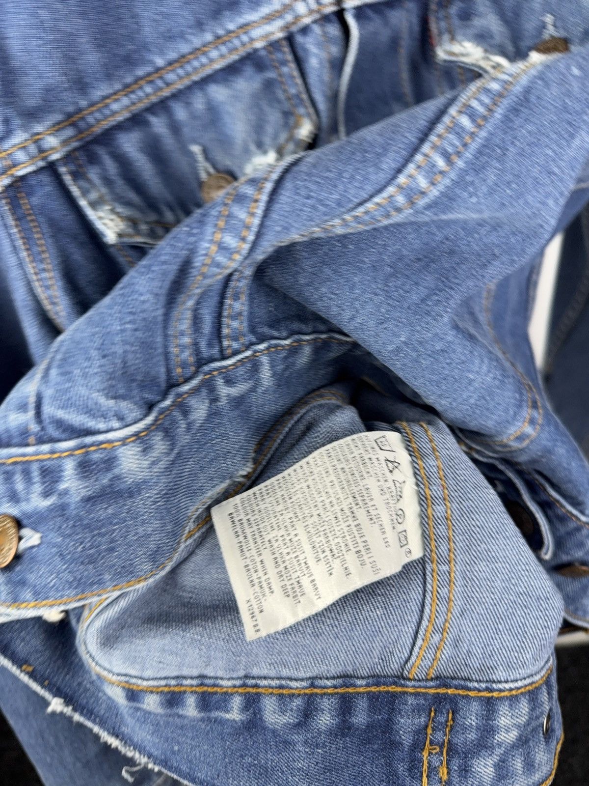 Levi's Vintage Clothing Vintage Levi’s Distressed Denim Jacket 90s Trucker Size US M / EU 48-50 / 2 - 7 Thumbnail